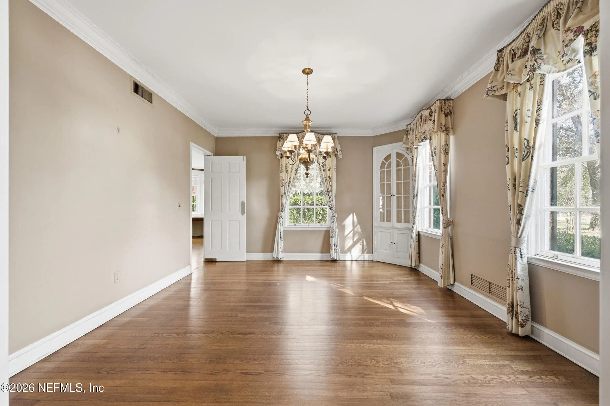 Jacksonville, Florida, 32207, United States, 6 Bedrooms Bedrooms, ,5 BathroomsBathrooms,Residential,Active,2009352