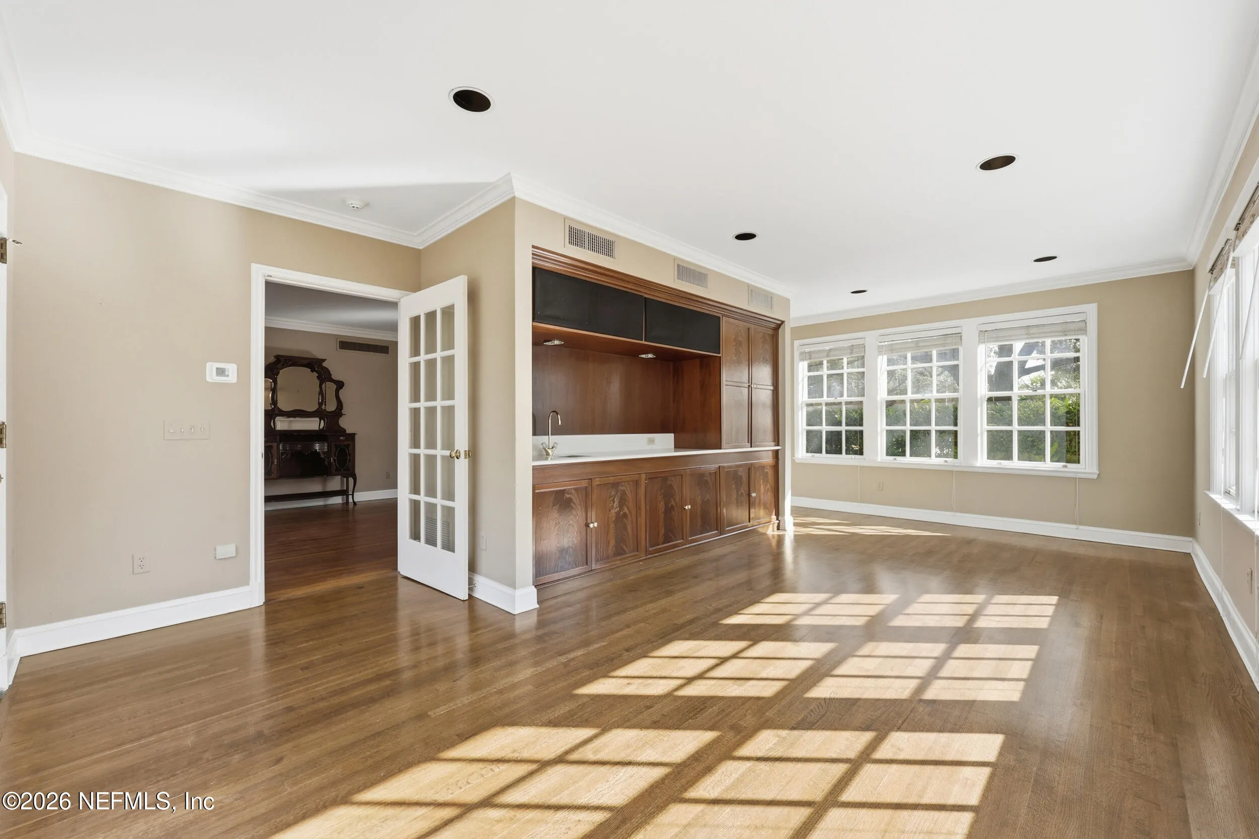 Jacksonville, Florida, 32207, United States, 6 Bedrooms Bedrooms, ,5 BathroomsBathrooms,Residential,Active,2009352