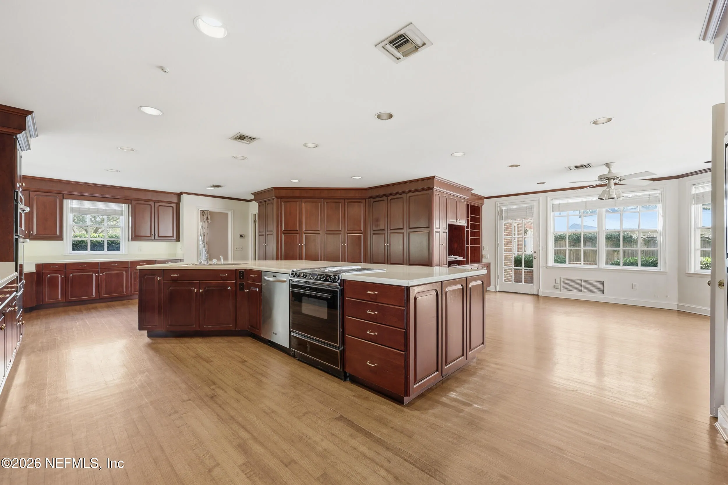 Jacksonville, Florida, 32207, United States, 6 Bedrooms Bedrooms, ,5 BathroomsBathrooms,Residential,Active,2009352