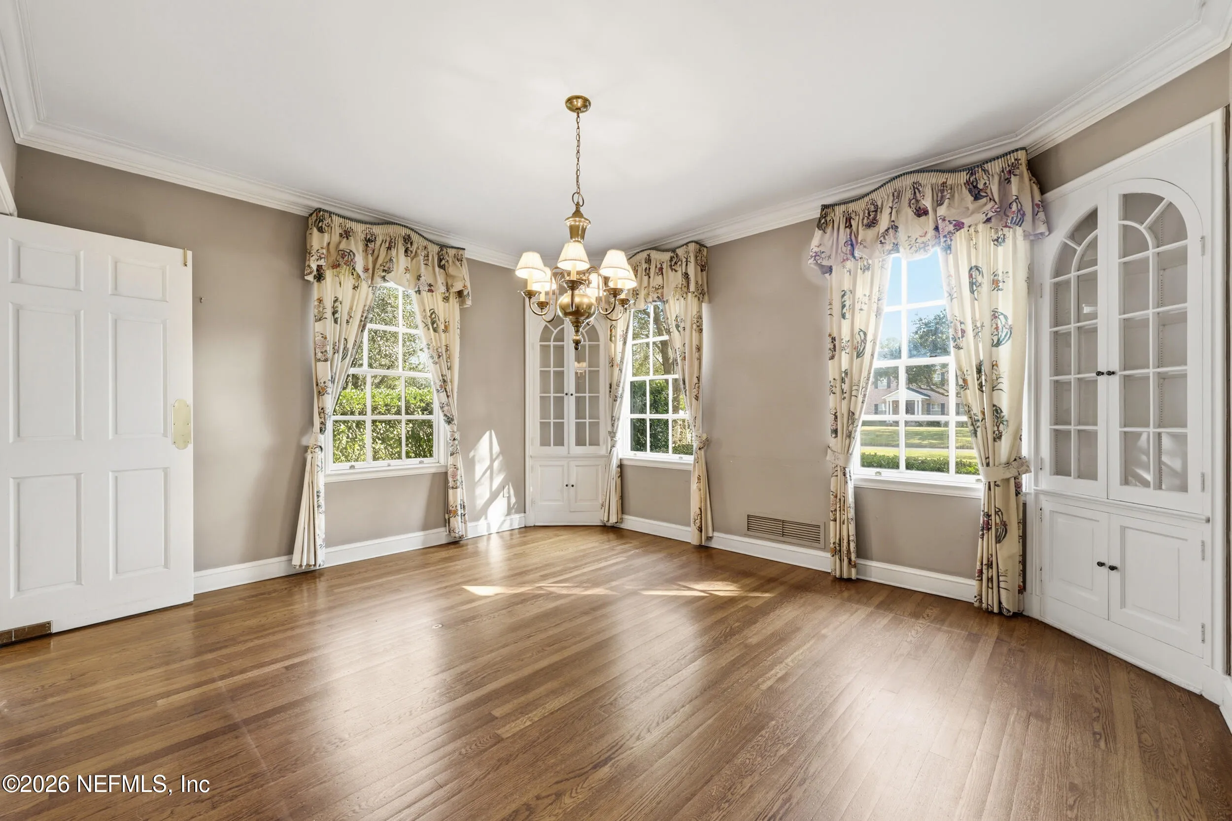 Jacksonville, Florida, 32207, United States, 6 Bedrooms Bedrooms, ,5 BathroomsBathrooms,Residential,Active,2009352