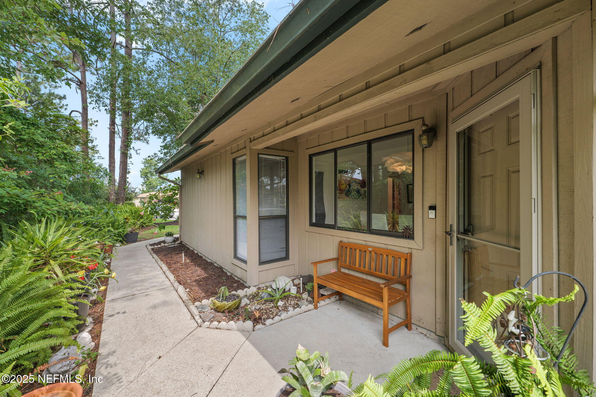 9241 ARBOLITA Way