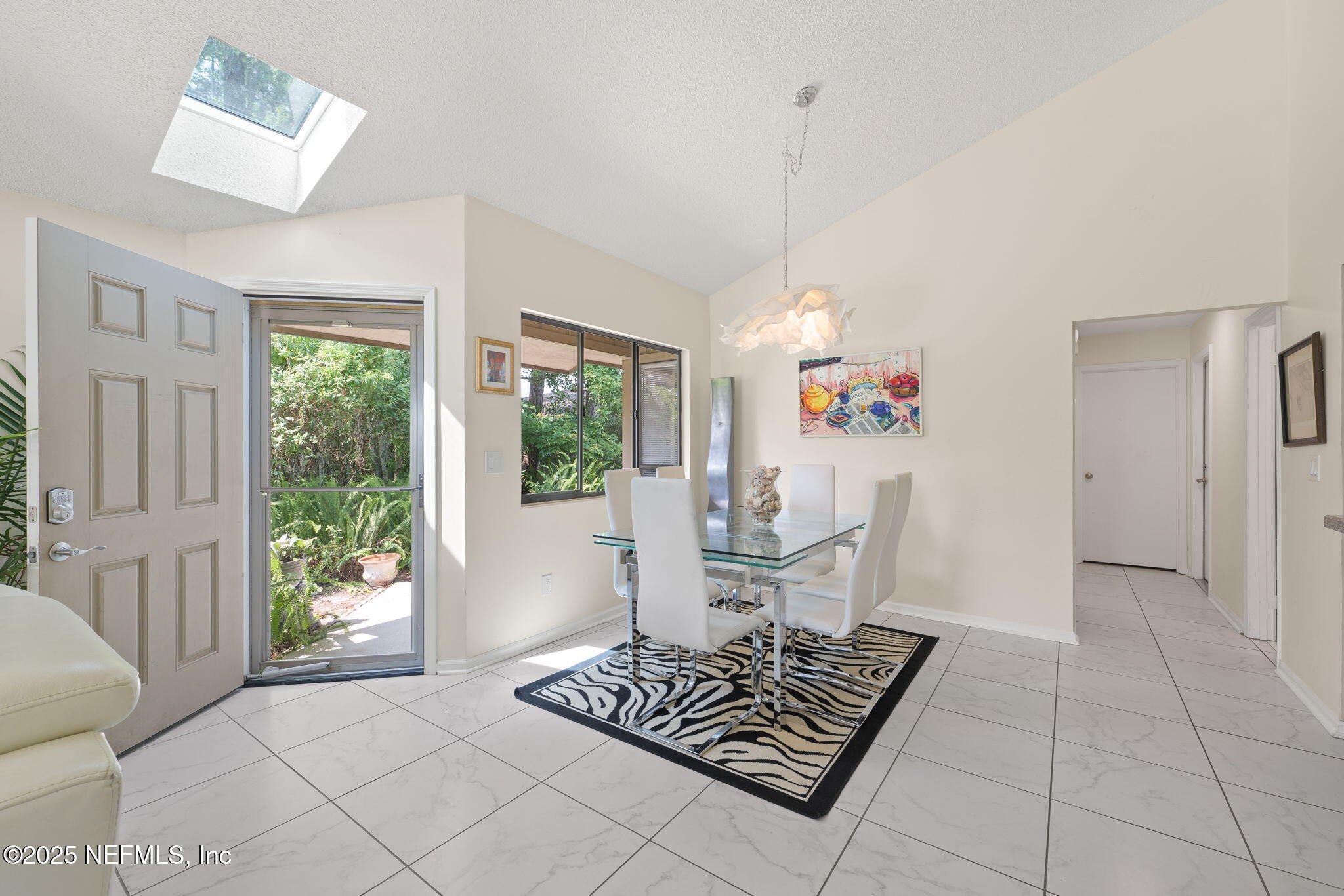 9241 ARBOLITA Way