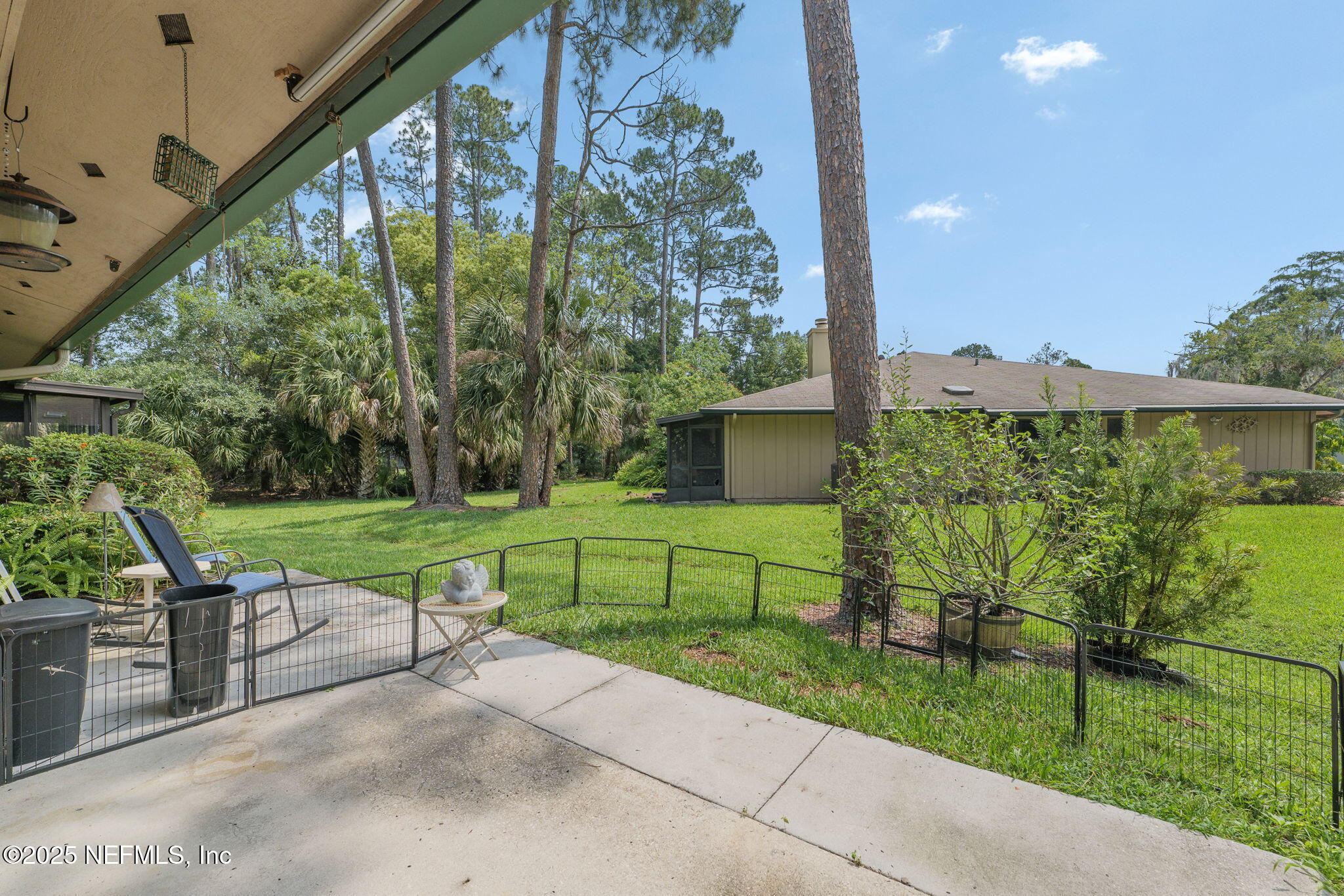 9241 ARBOLITA Way