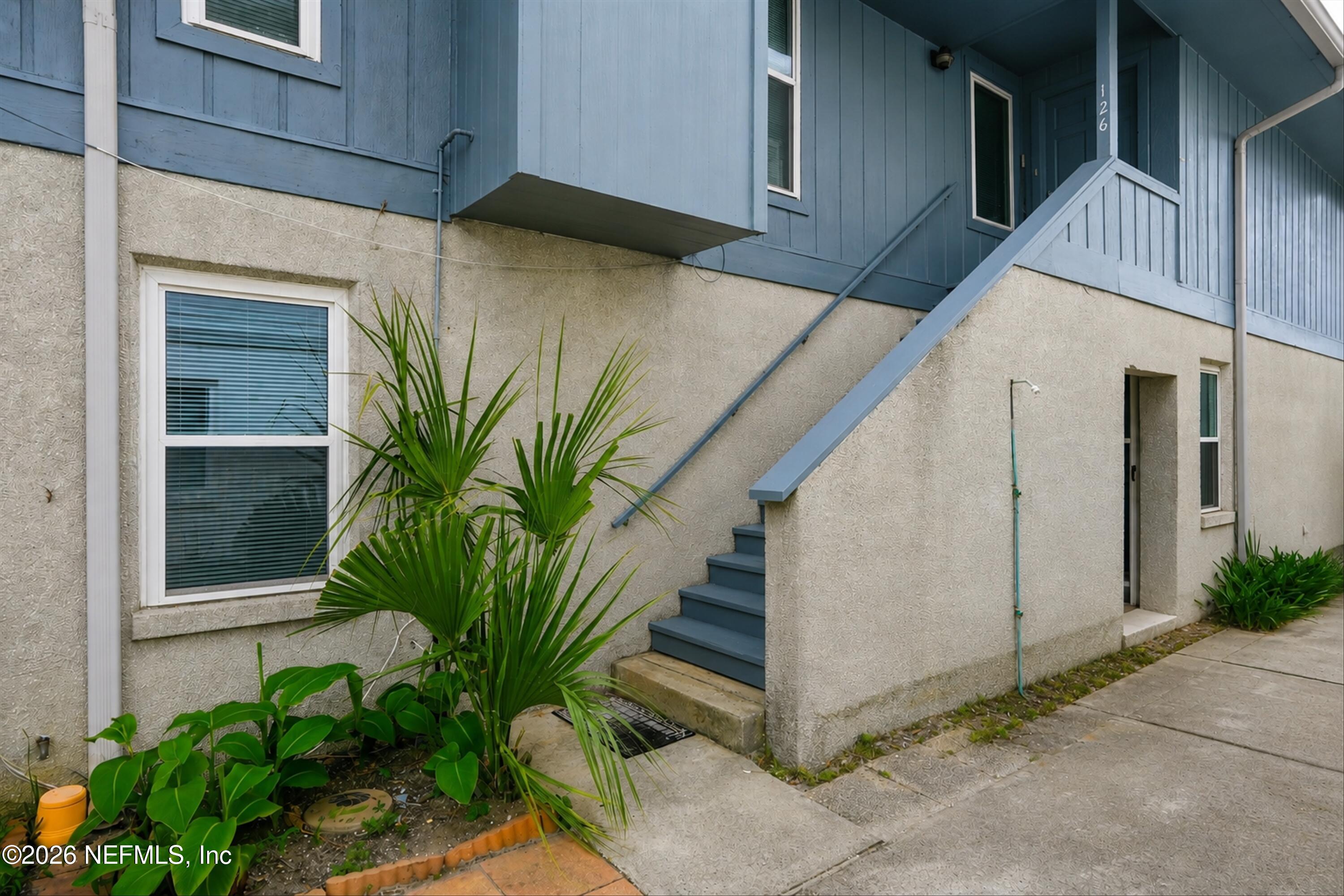 124/126 HOPKINS Street