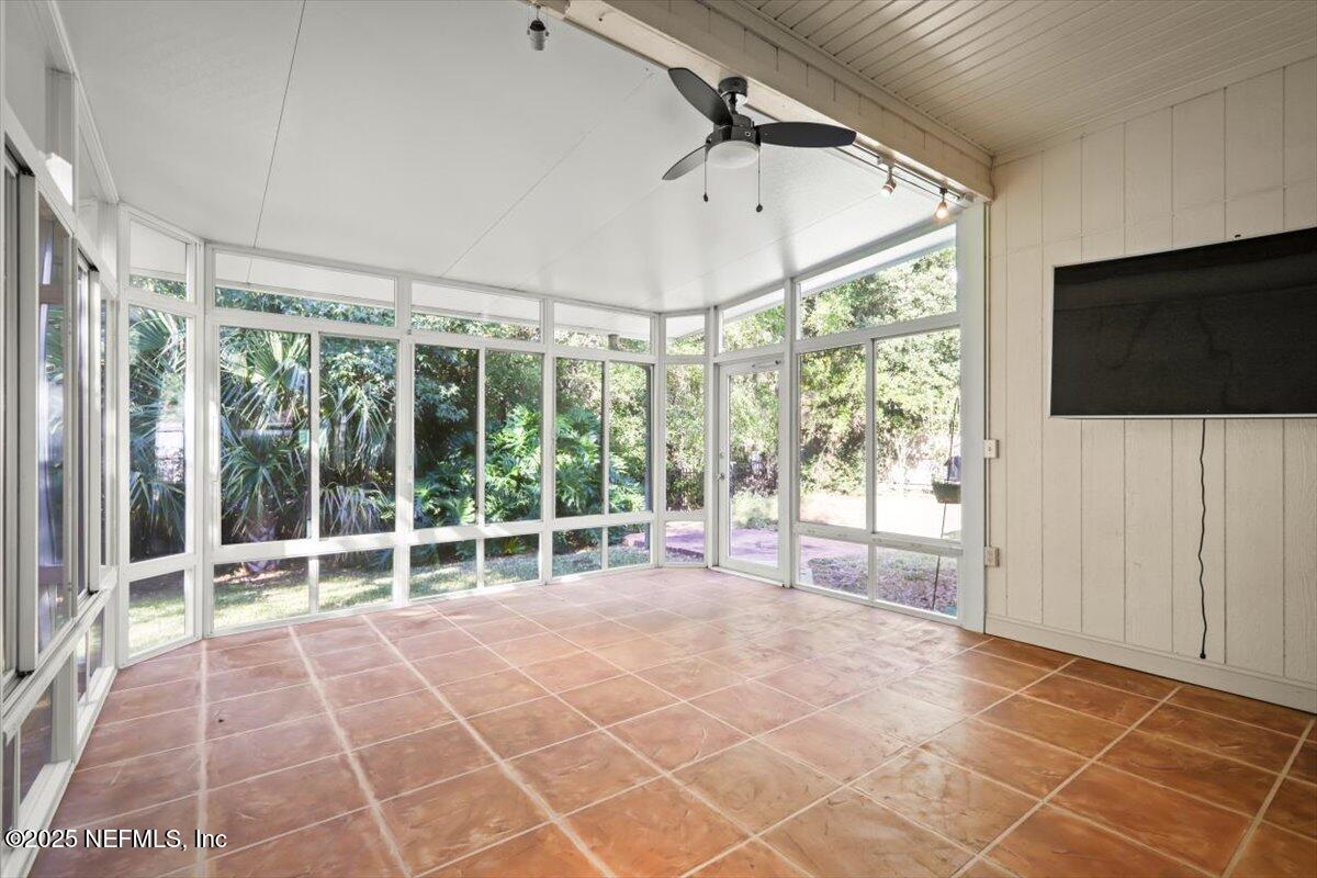 1804 BRANCH VINE Drive W