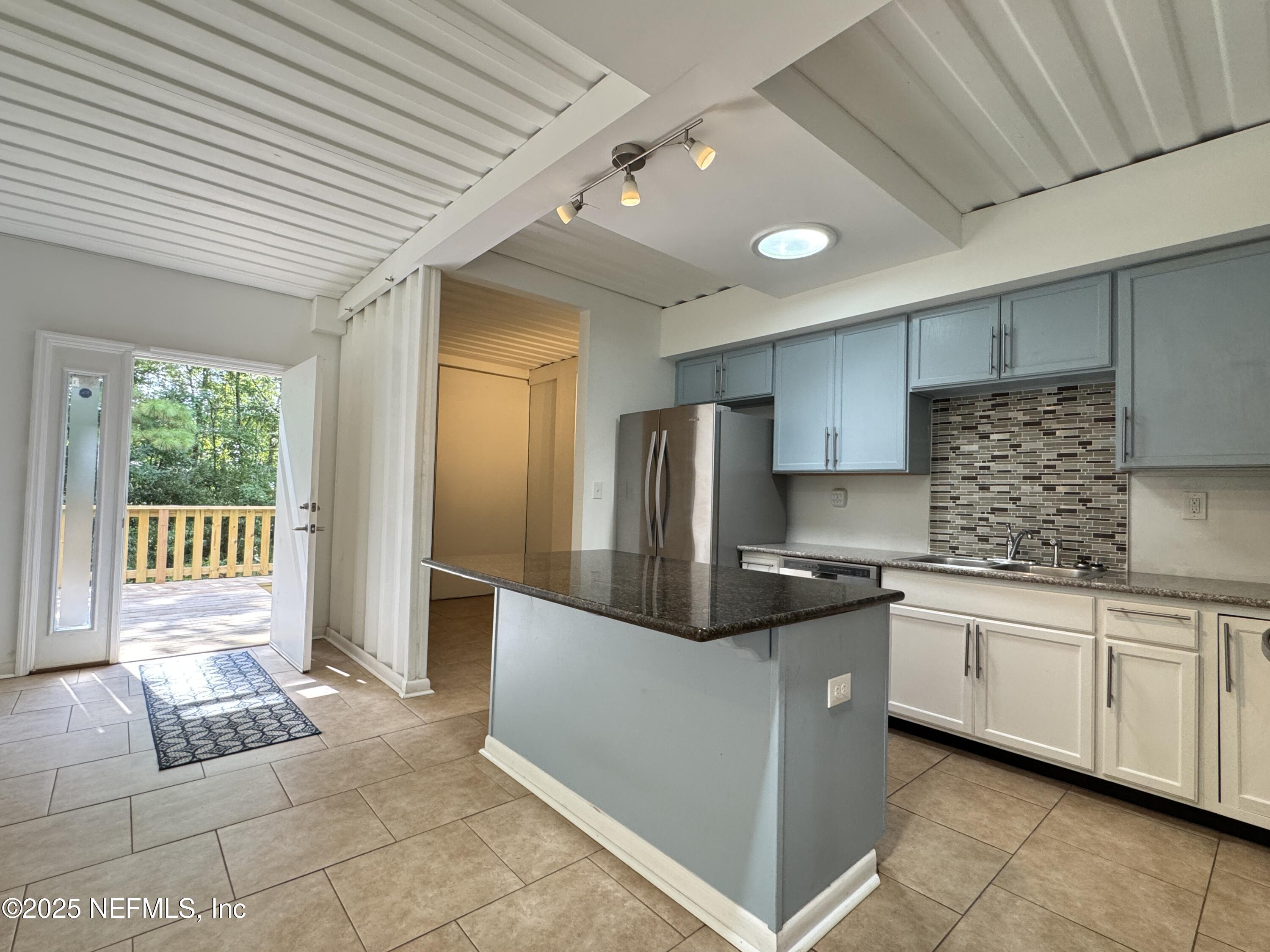 4135 ARTHUR Court