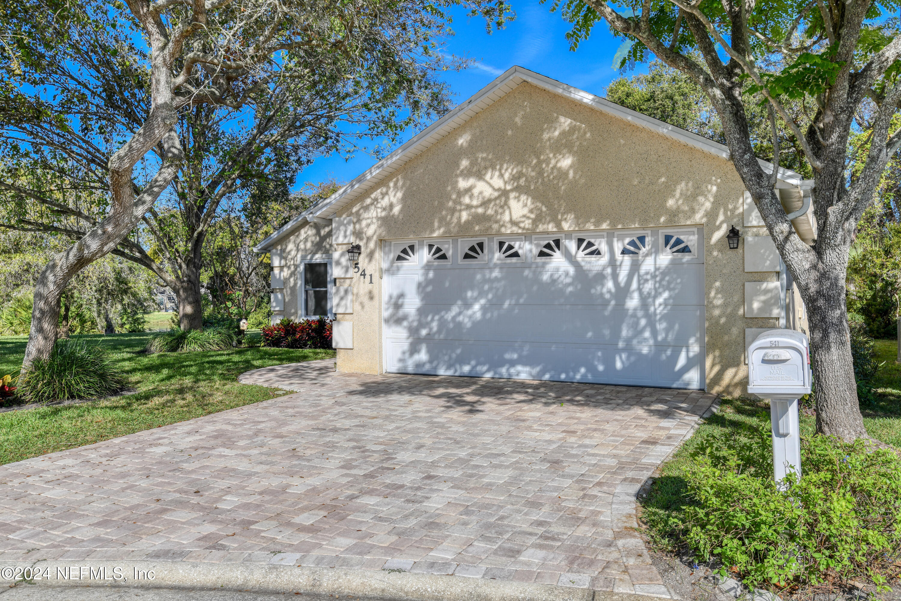 541 PENINSULA Court