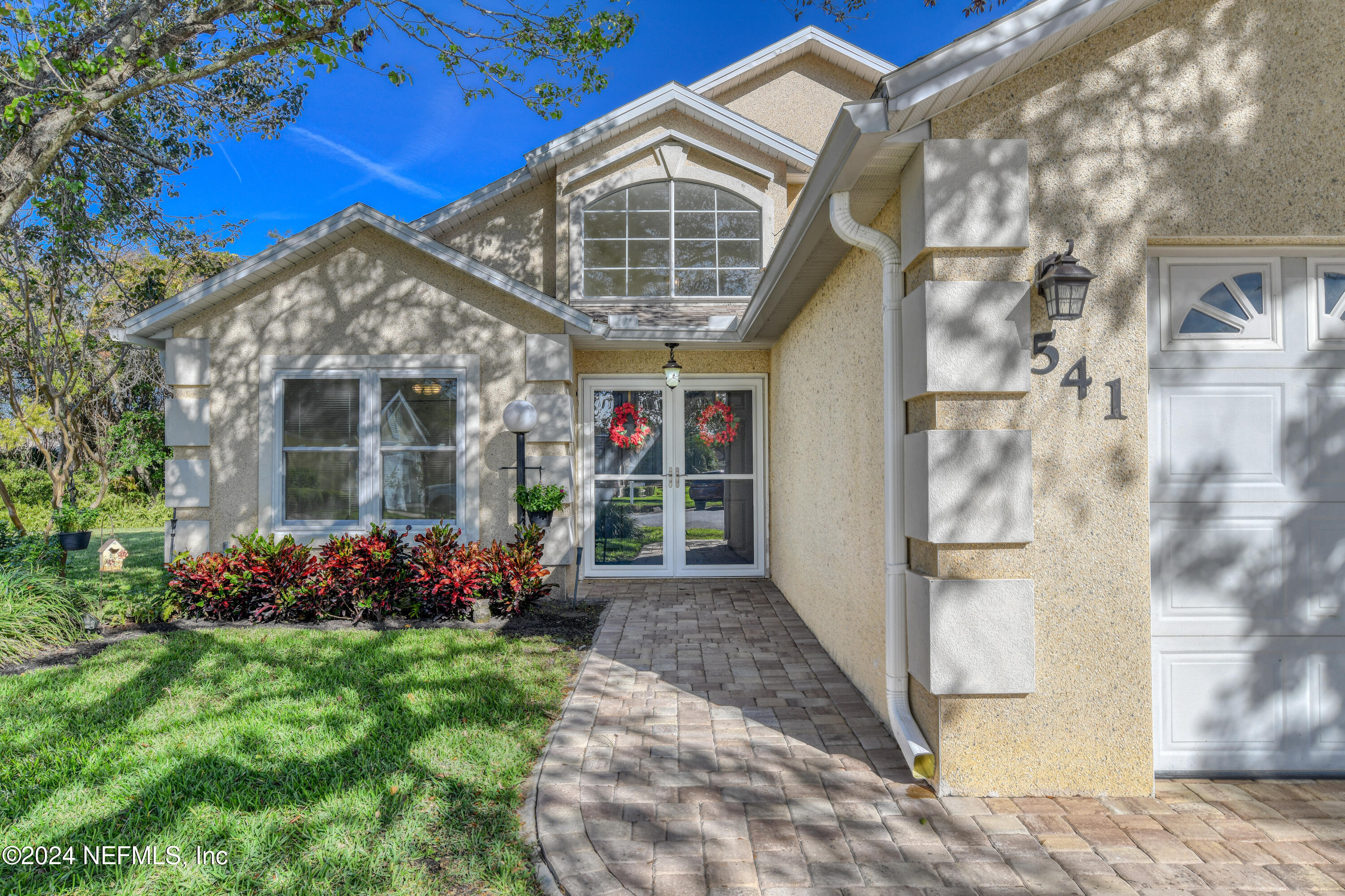 541 PENINSULA Court