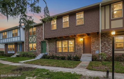 8207 KENSINGTON Square Jacksonville FL 32217