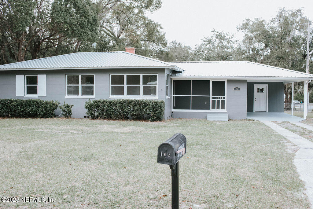 Palatka, FL home for sale located at 102 Fernwood Street, Palatka, FL 32177