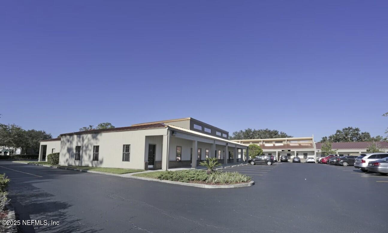 2120 CORPORATE SQUARE Boulevard 18