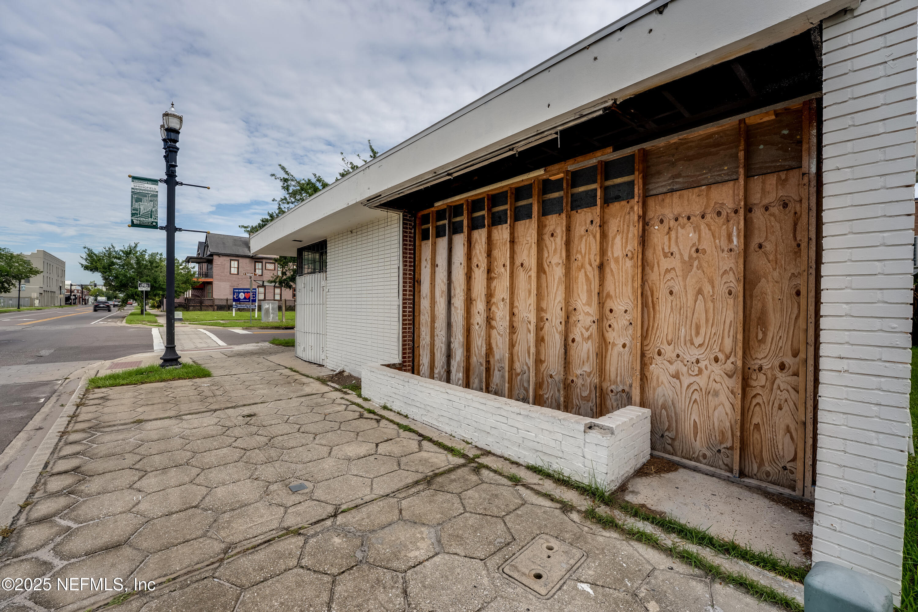 101 E 8TH Street