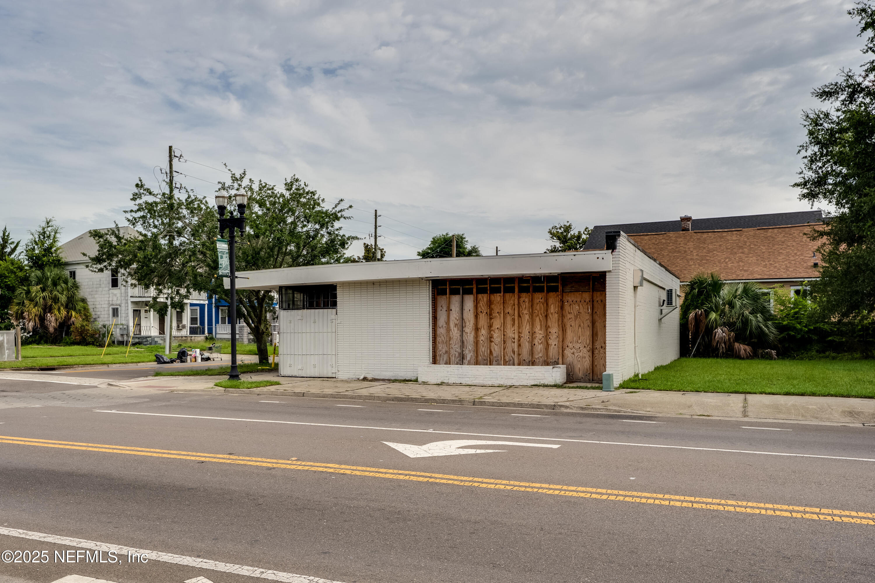101 E 8TH Street