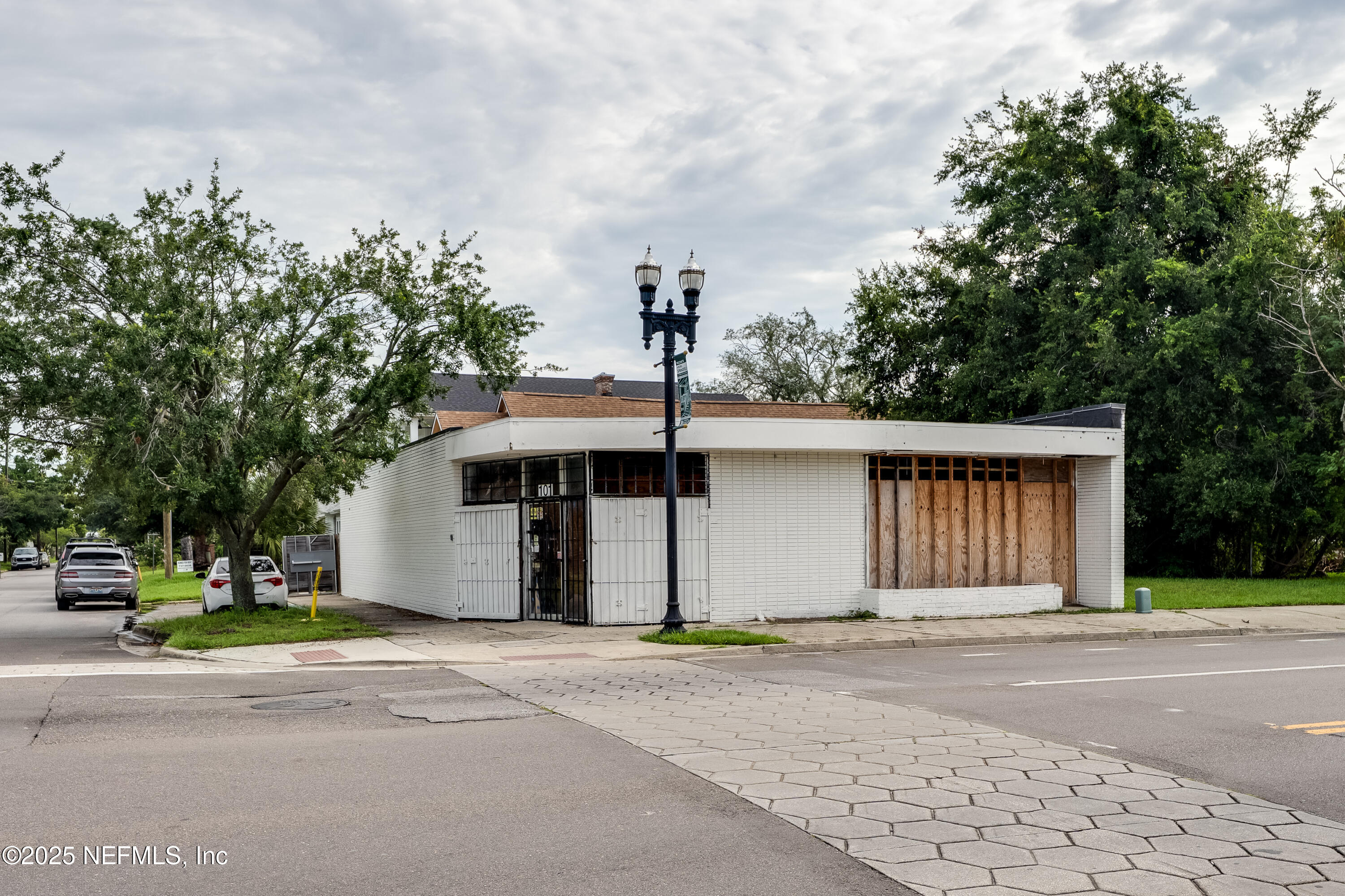 101 E 8TH Street