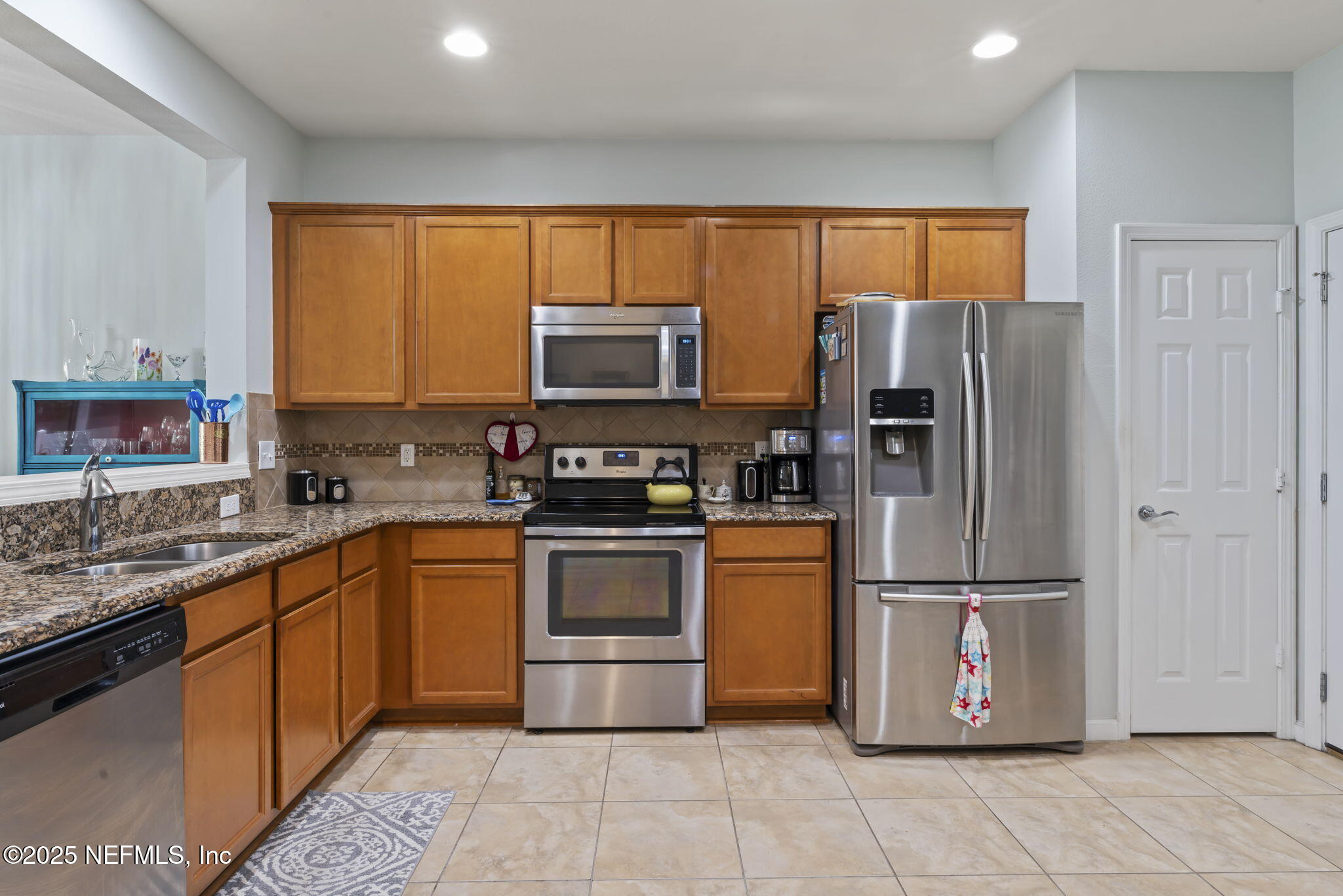 6881 ROUNDLEAF Drive