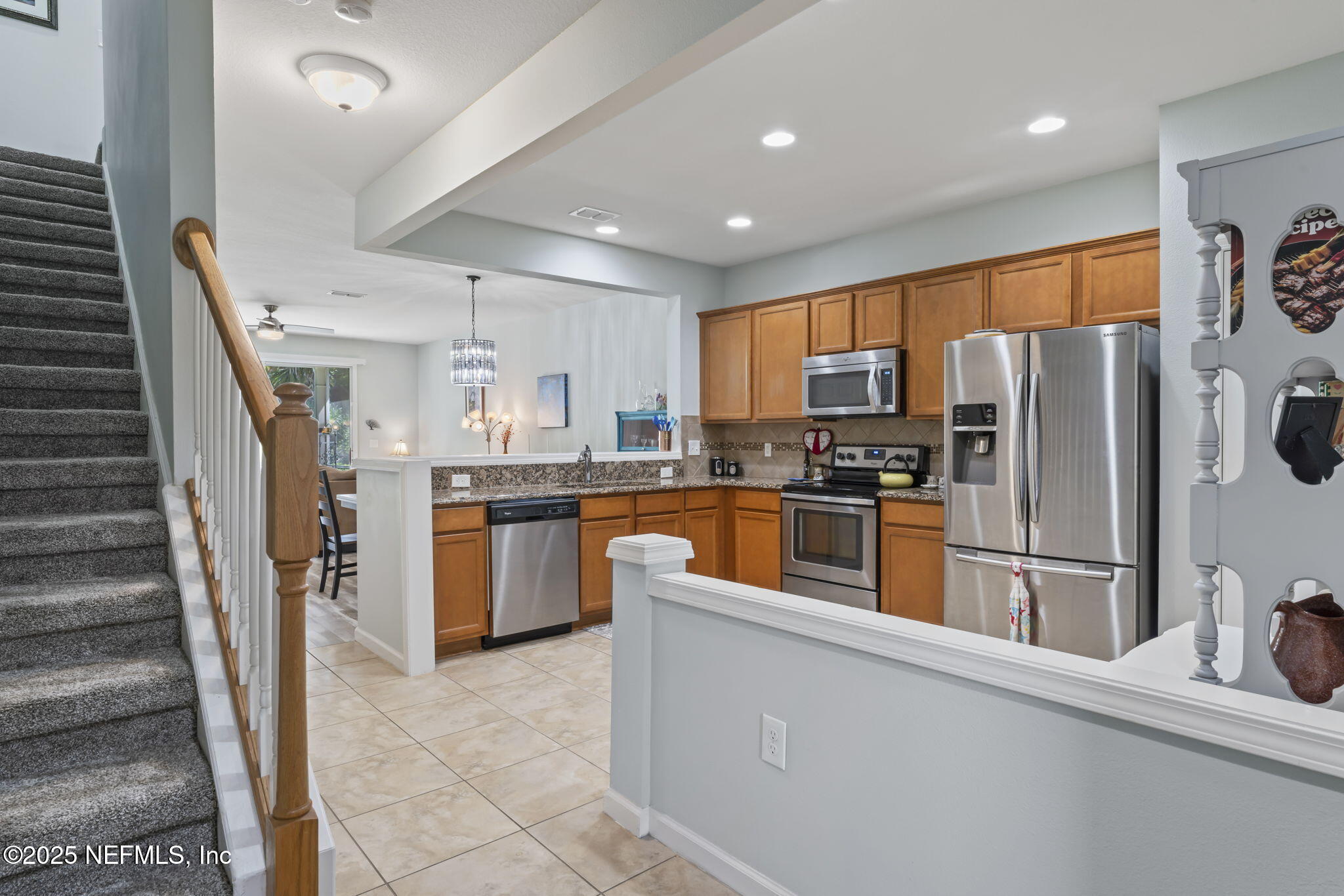 6881 ROUNDLEAF Drive