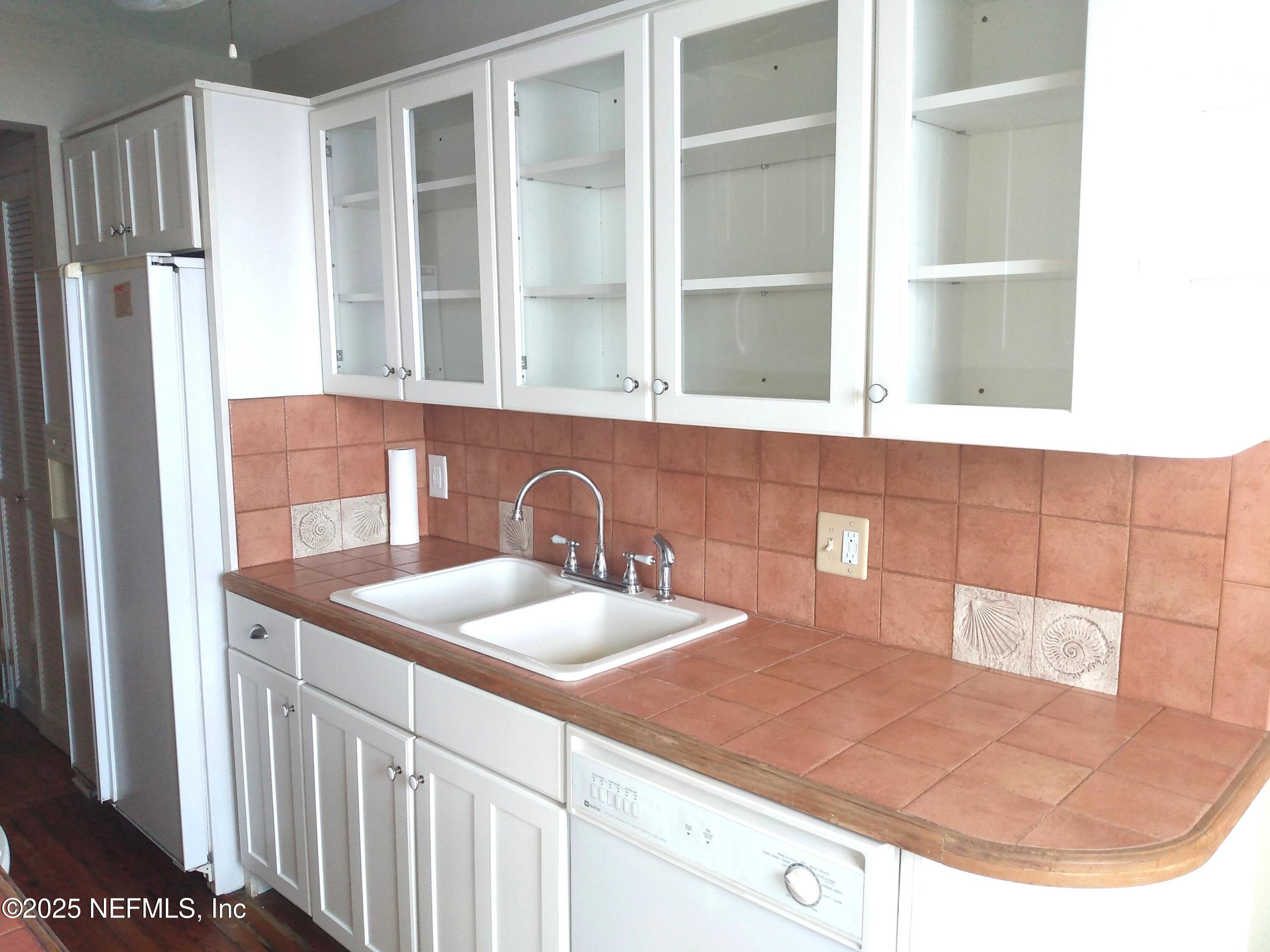 1846 MARGARET Street 2B