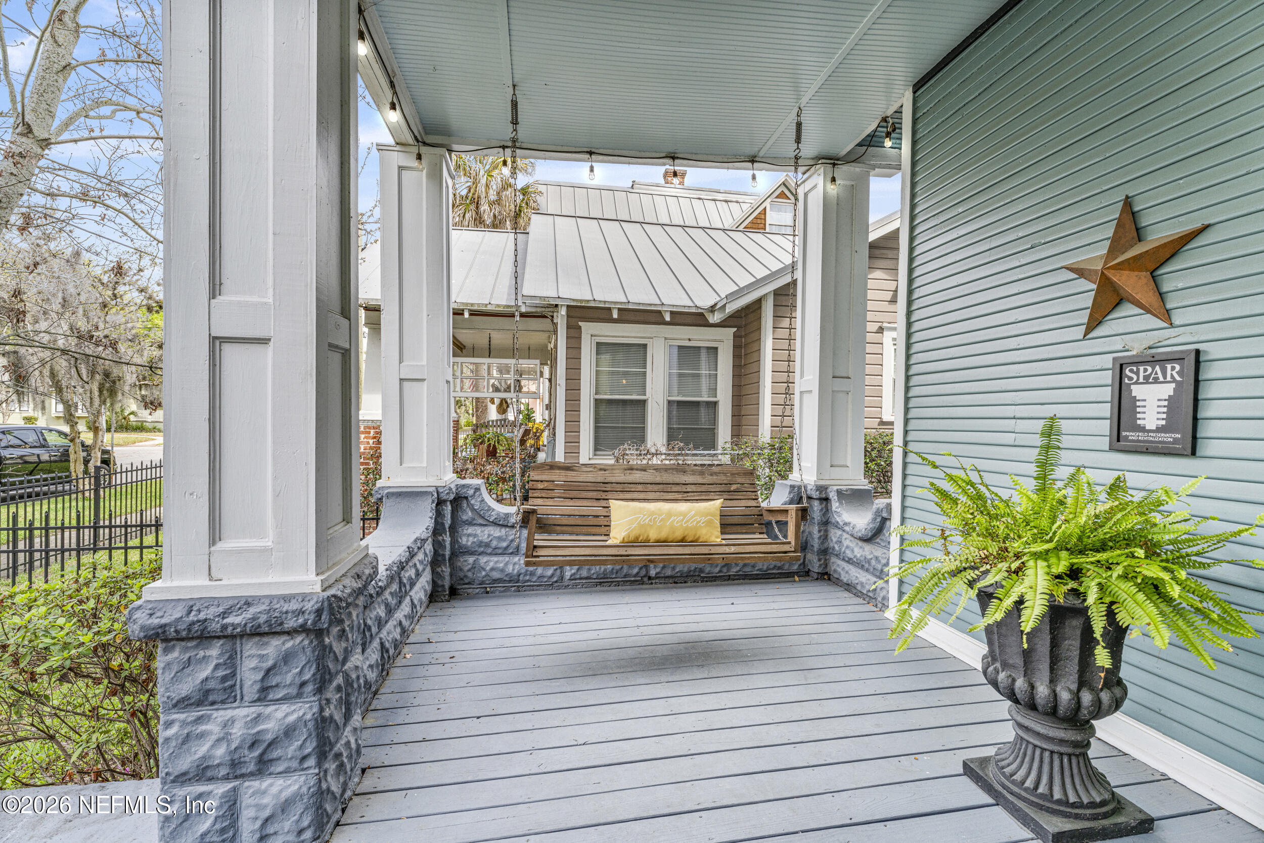 1443 N MARKET Street