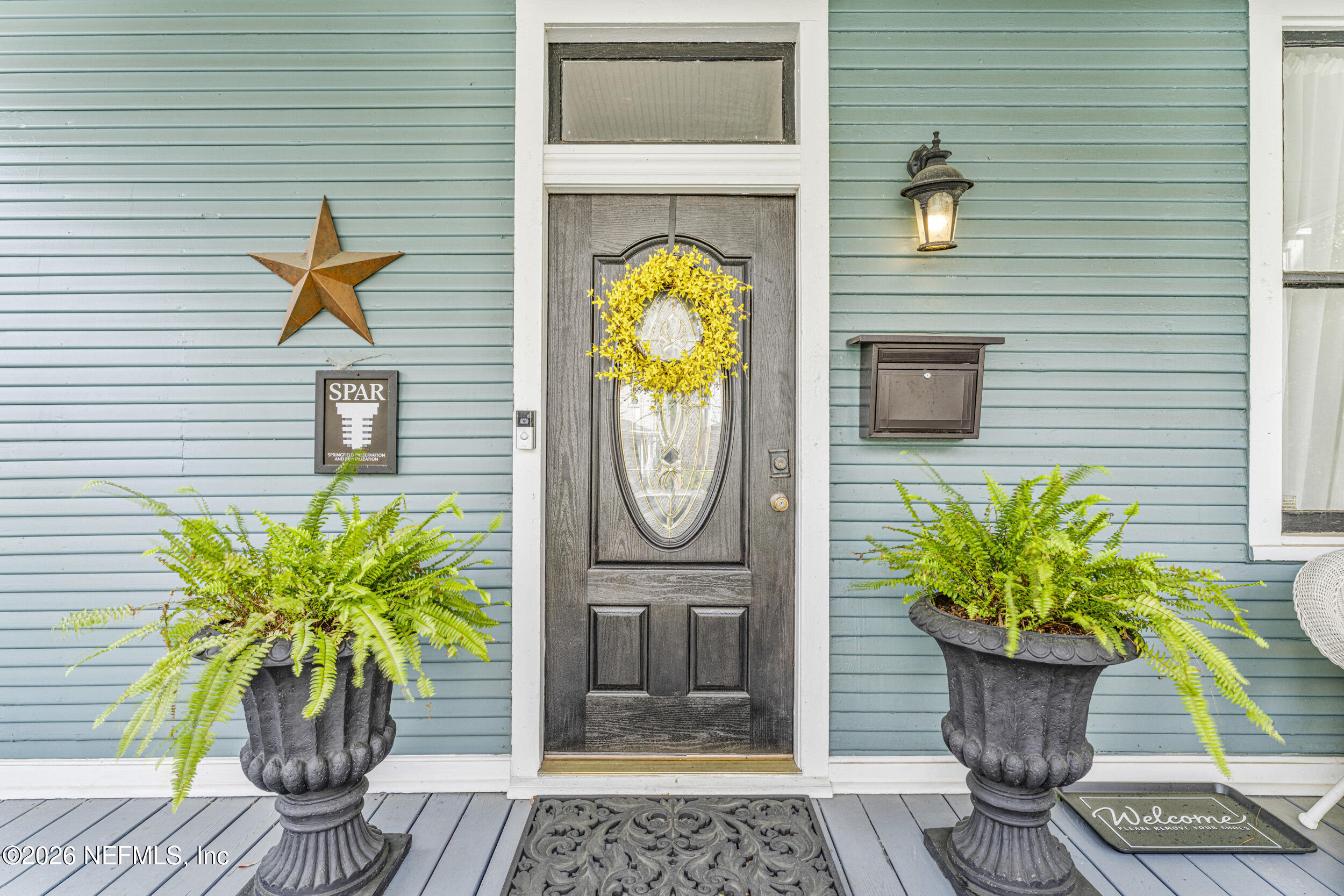 1443 N MARKET Street