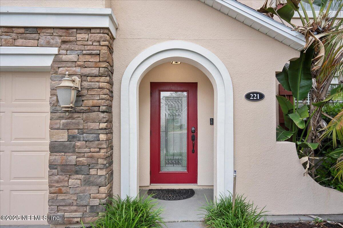 221 THORNLOE Drive
