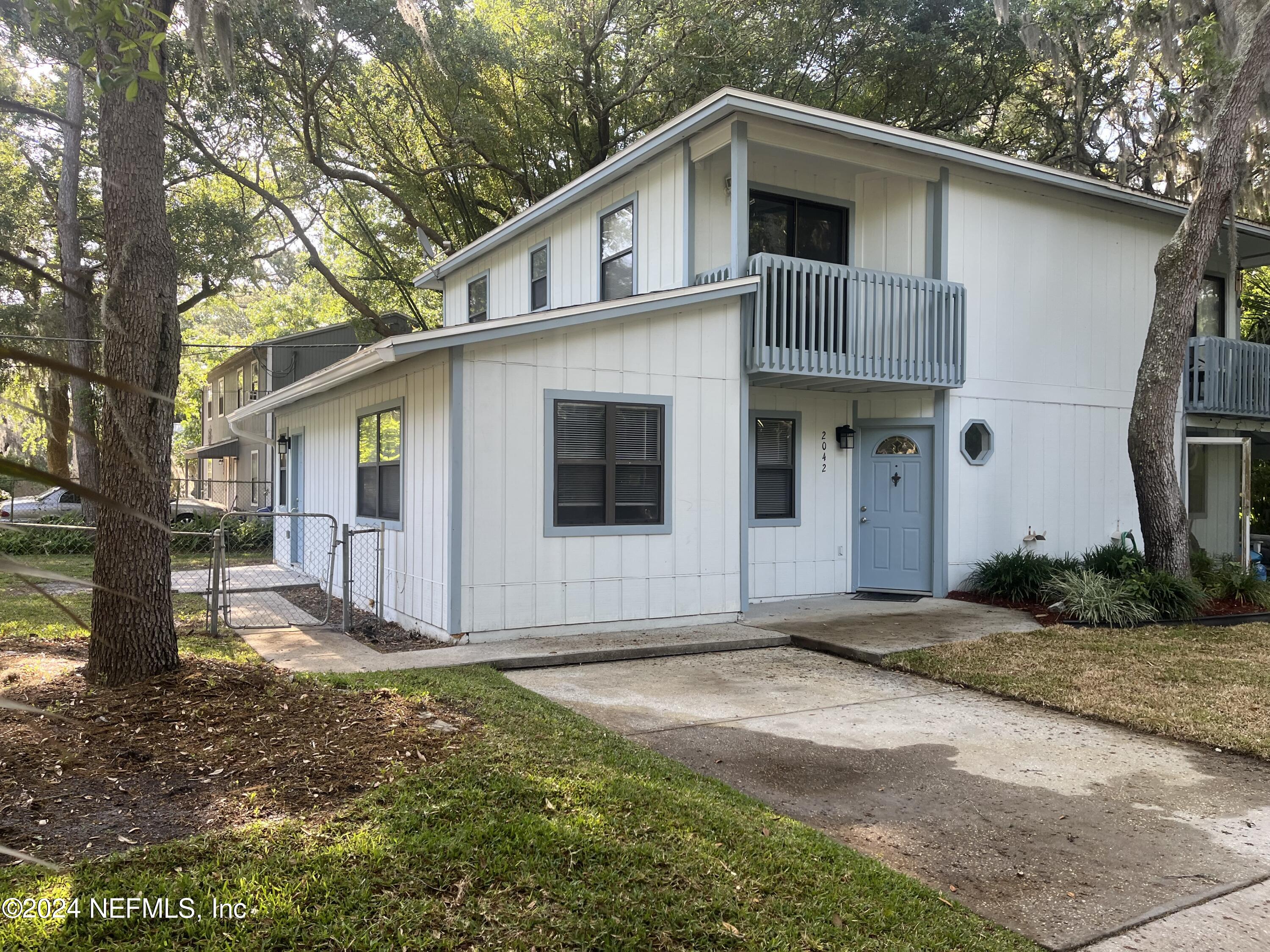 Atlantic Beach, FL home for sale located at 2042 Lakeview Court, Atlantic Beach, FL 32233