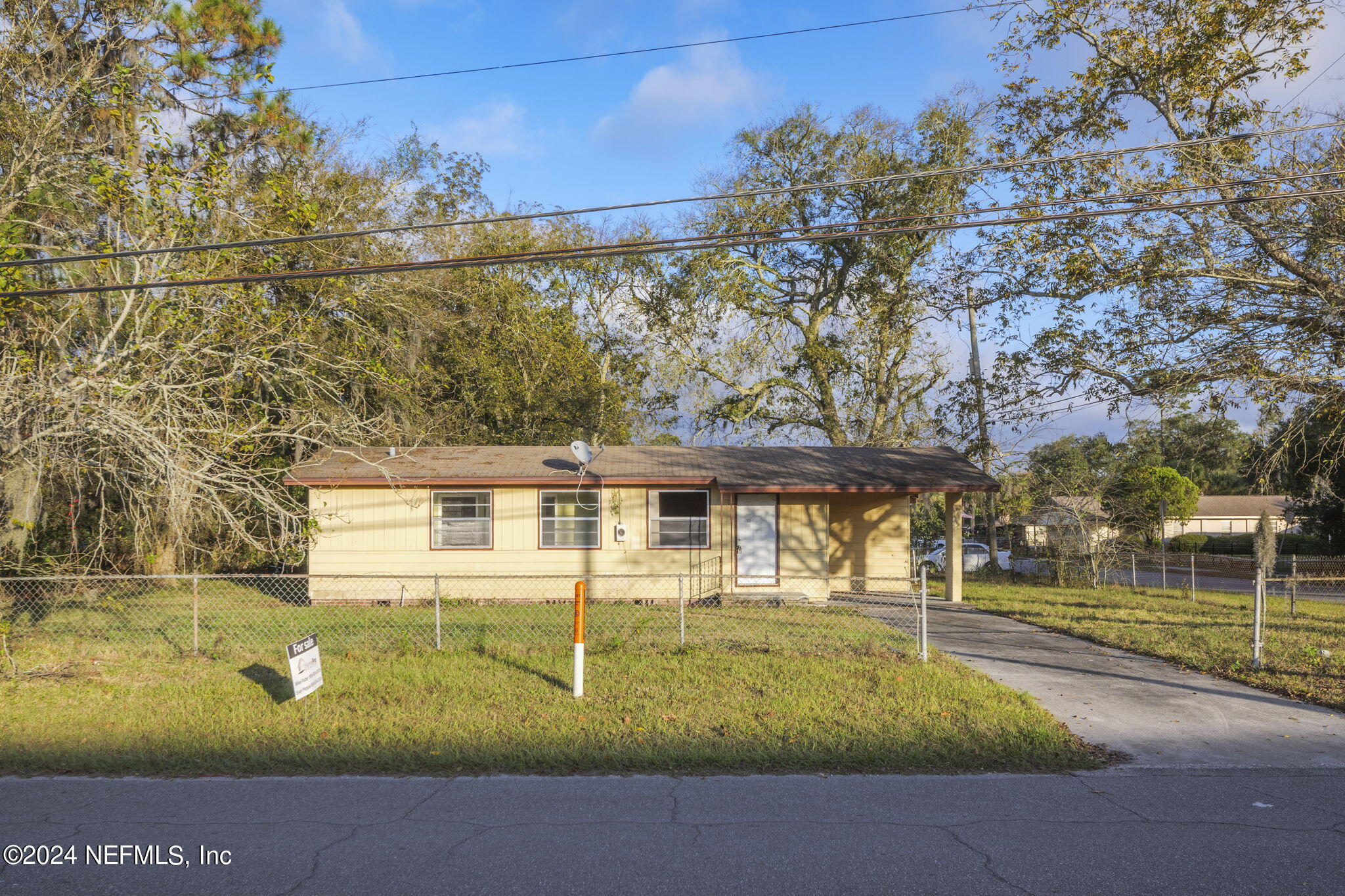 Photo 4 of 31 of 141 JACKSON Avenue N house