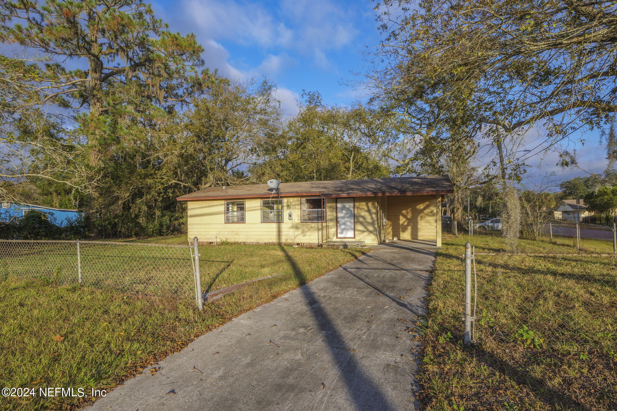 Photo 5 of 31 of 141 JACKSON Avenue N house