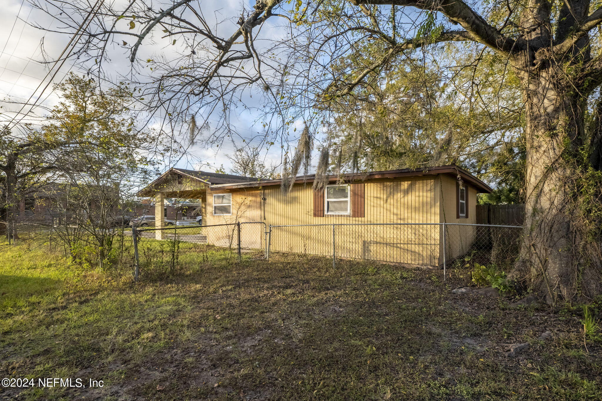 Photo 6 of 31 of 141 JACKSON Avenue N house