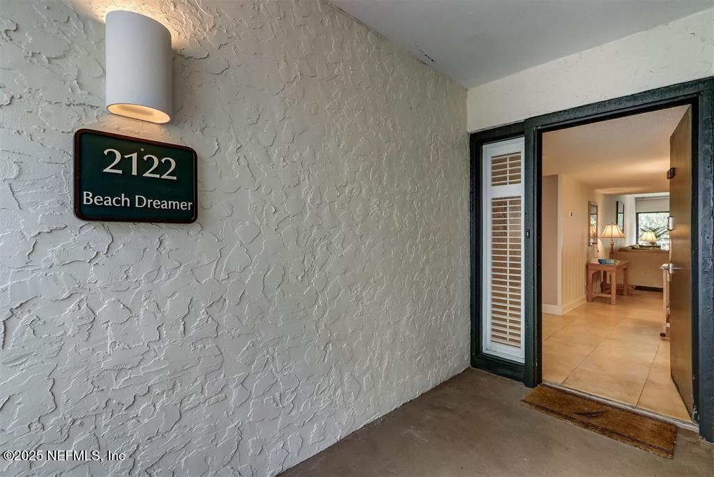 2122 BEACH WOOD Road