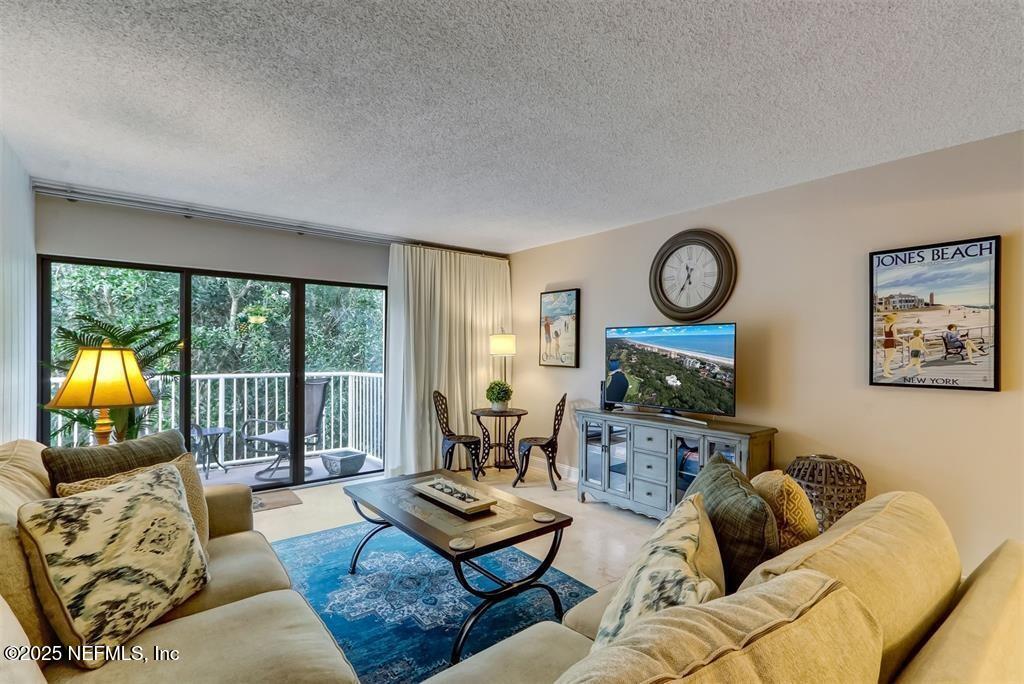 2122 BEACH WOOD Road