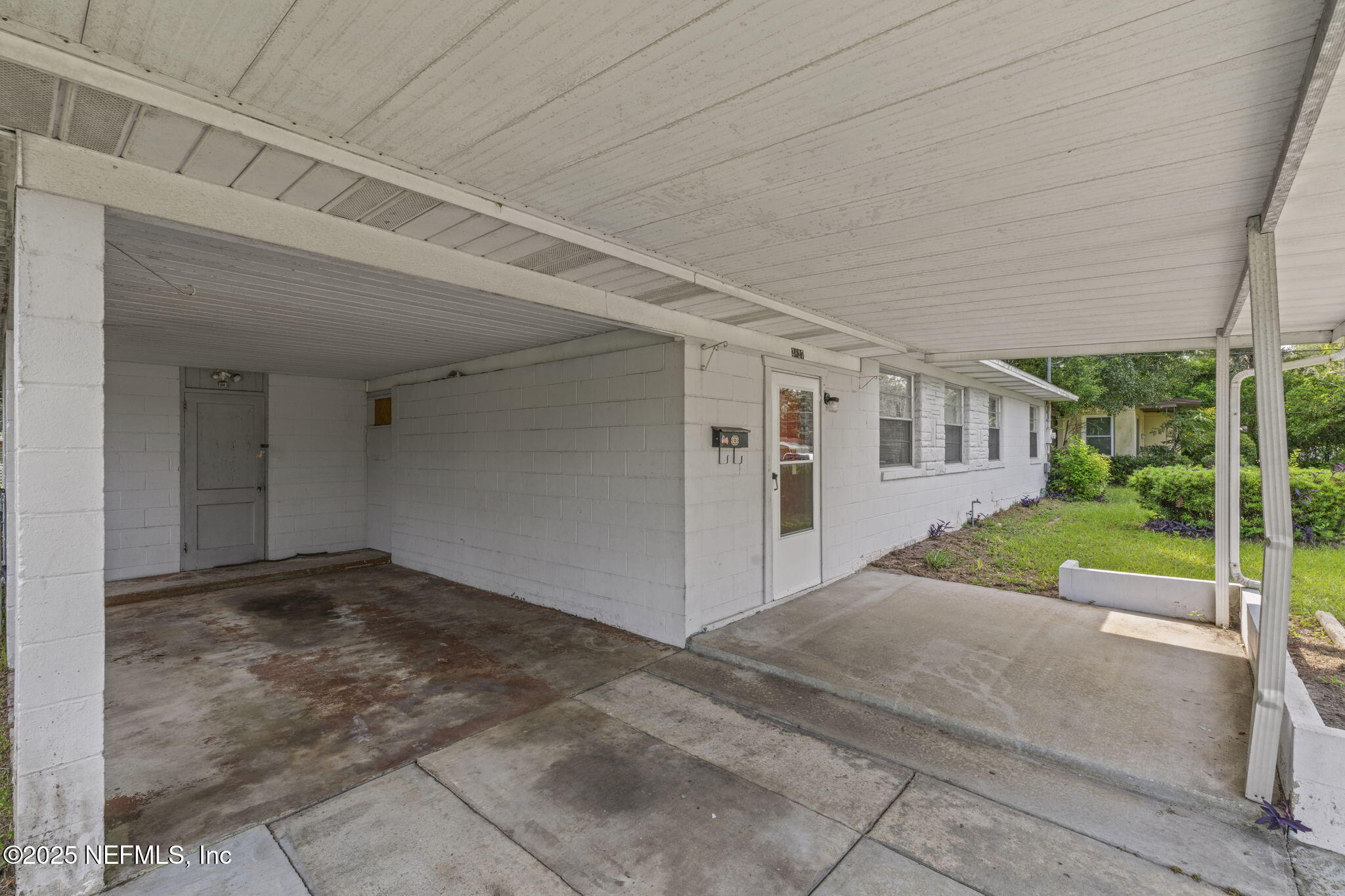 3827 COLEBROOKE Drive