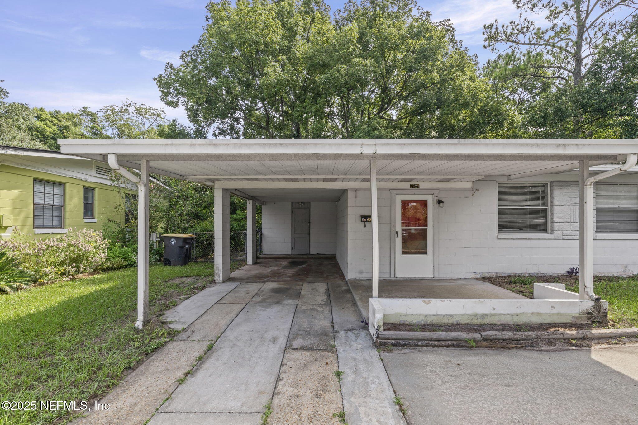 3827 COLEBROOKE Drive