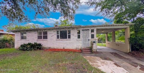 Photo of 2750 CALLOWAY Circle, Jacksonville, FL 32209 (MLS # 2145116)