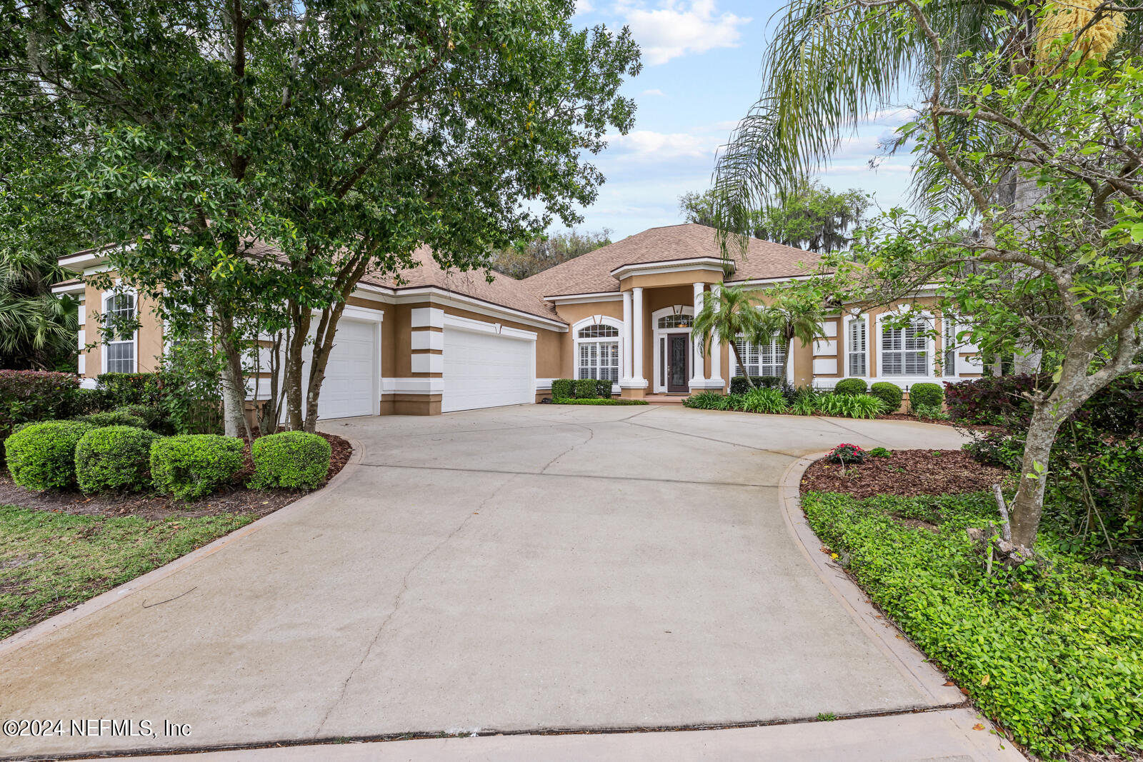 Jacksonville, FL home for sale located at 13815 Saxon Lake Drive, Jacksonville, FL 32225