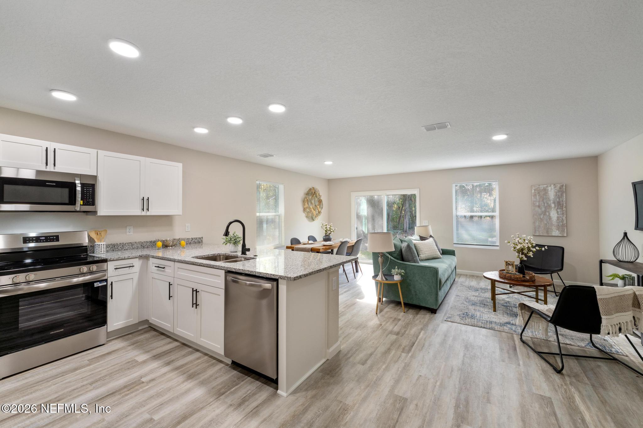 1128 COMANCHE Street