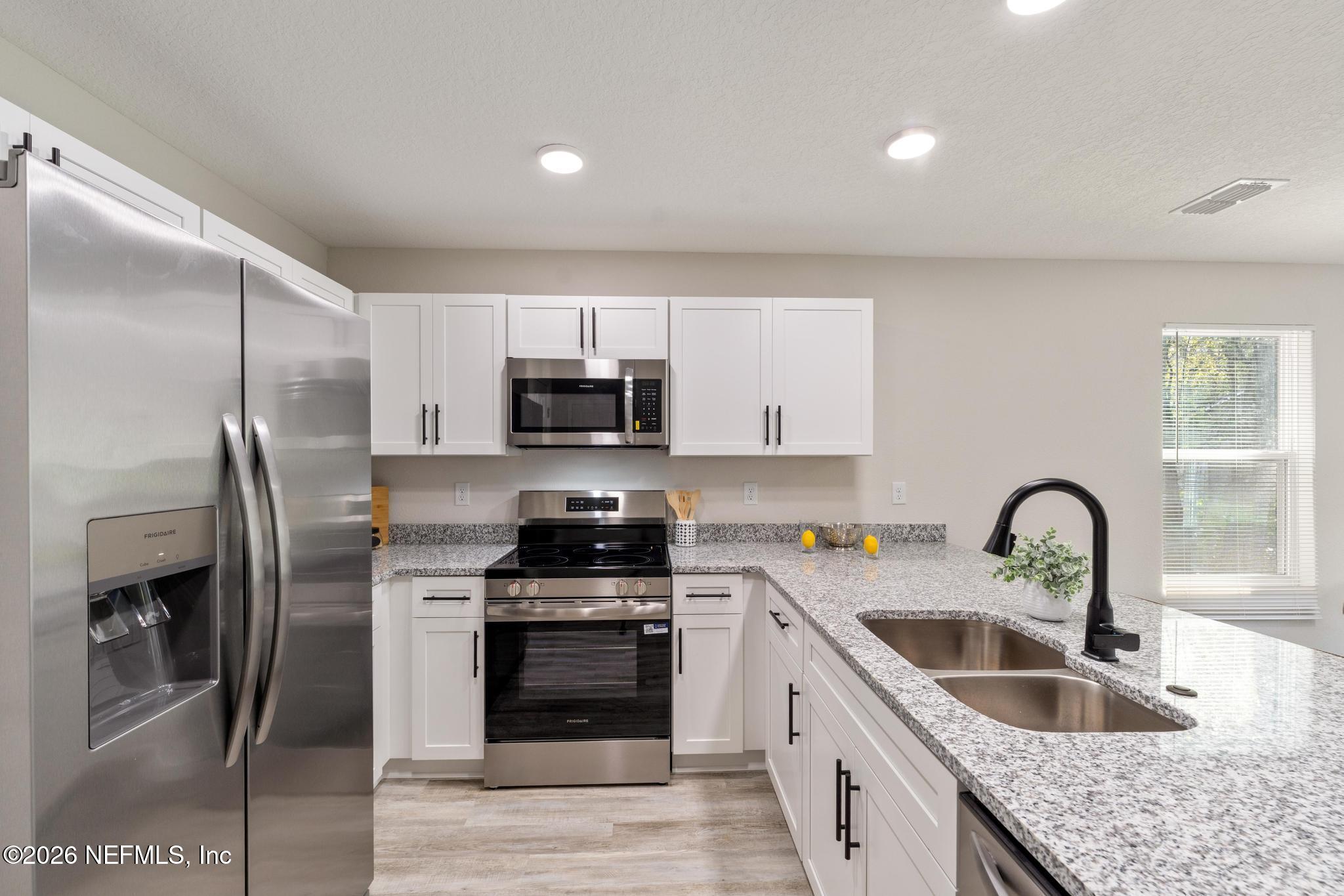 1128 COMANCHE Street