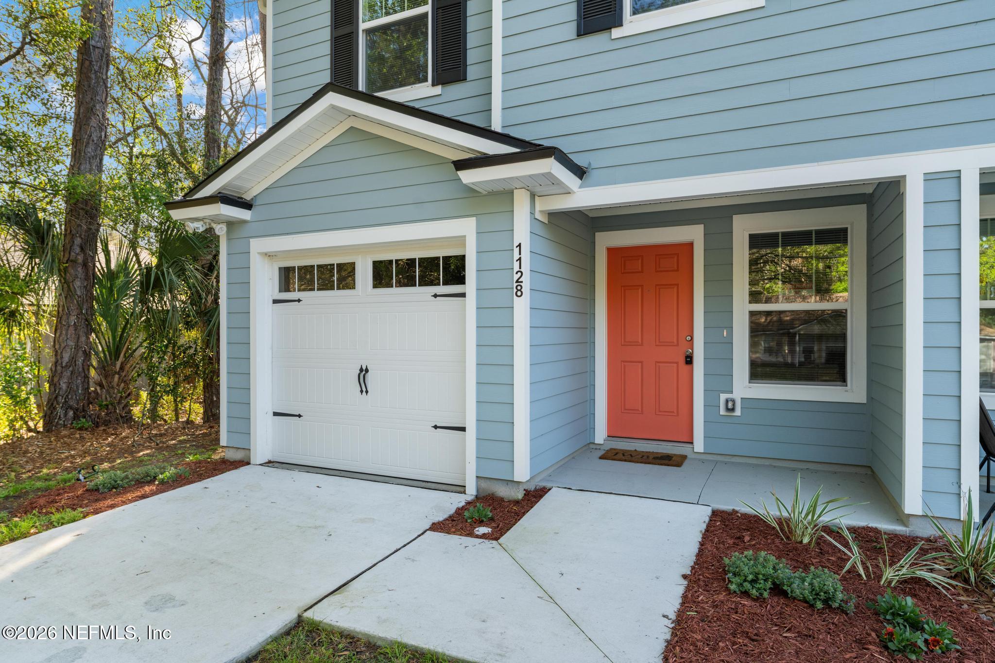 1128 COMANCHE Street