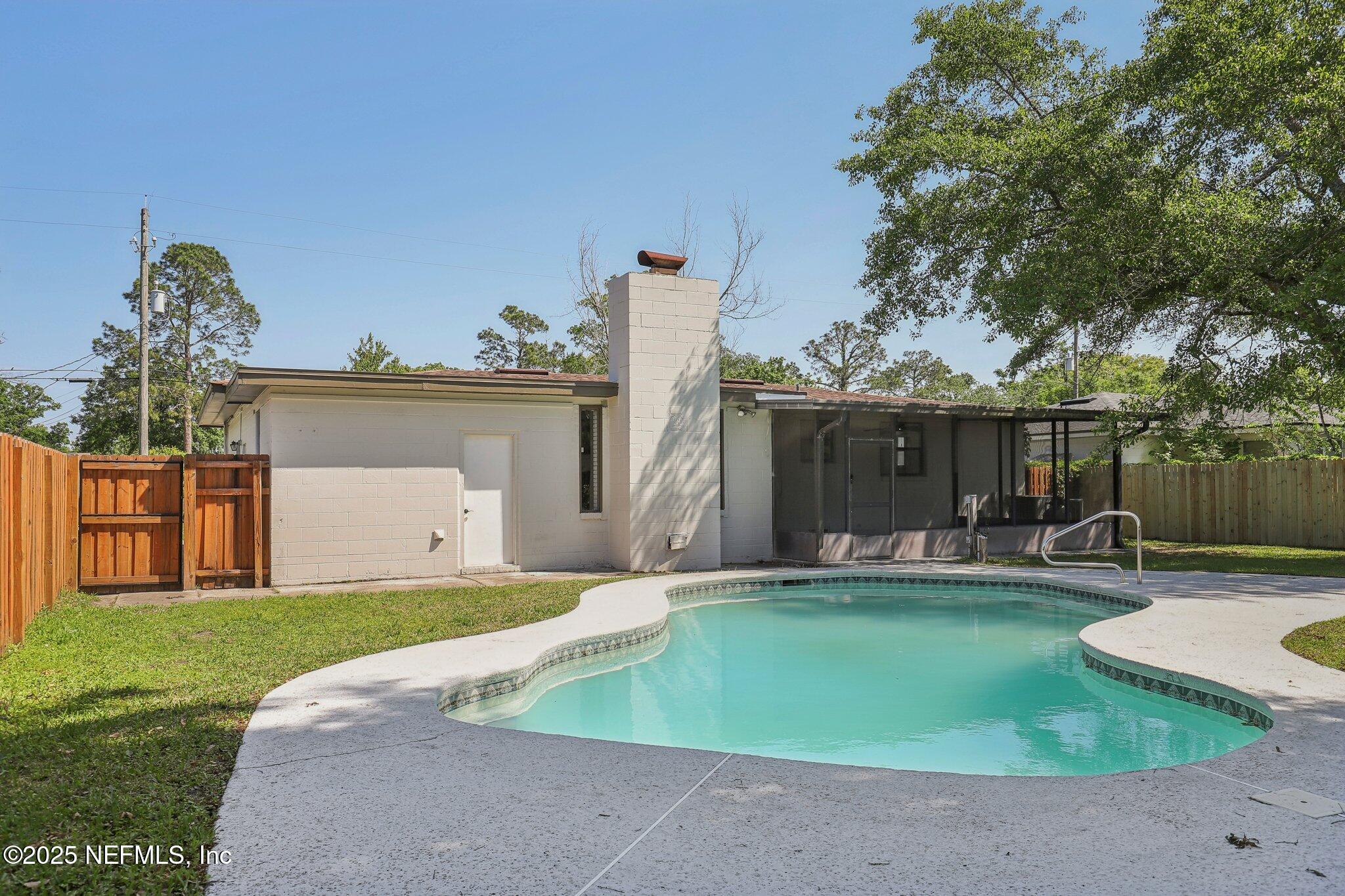 6524 SOLANDRA Drive
