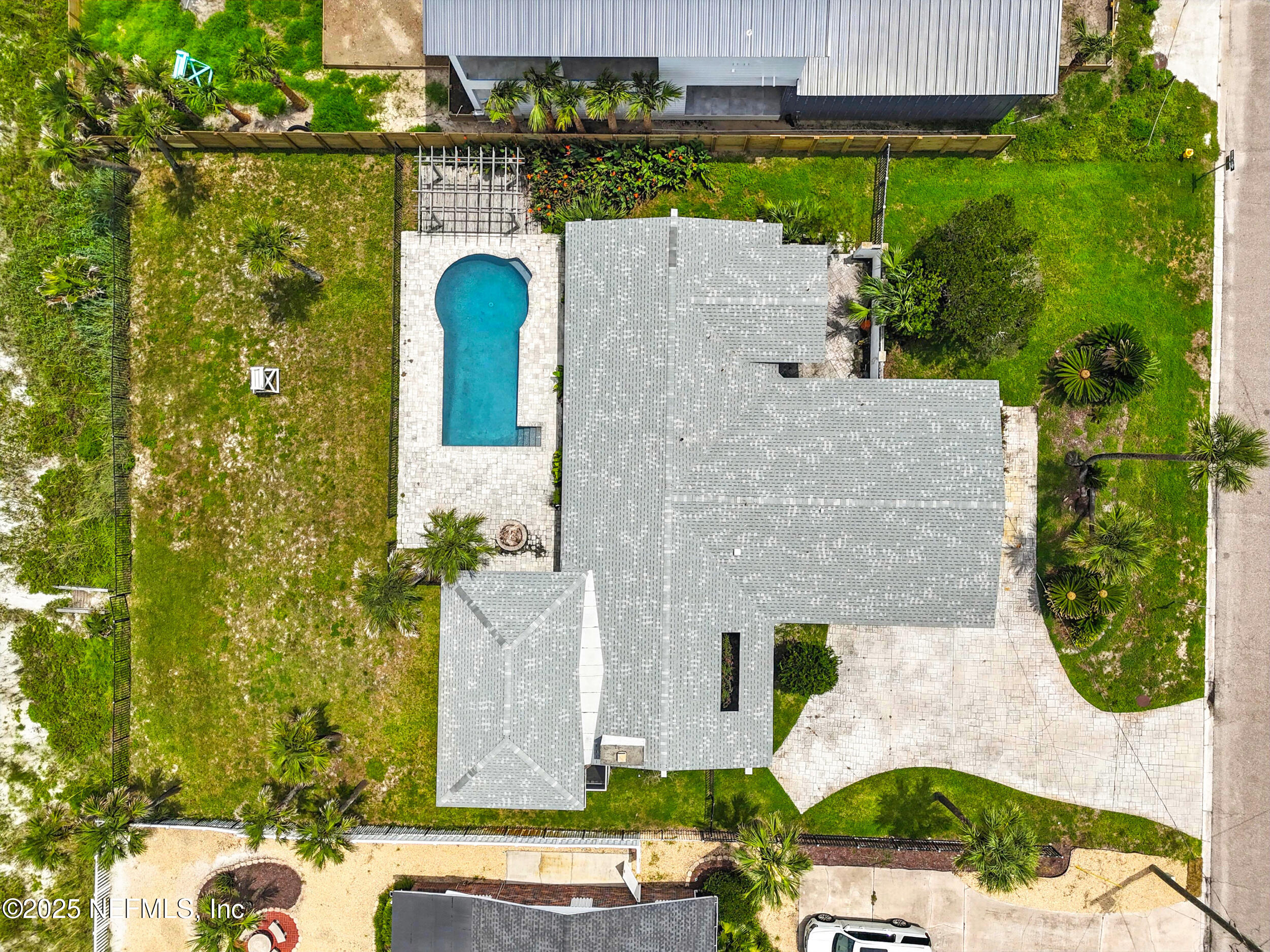 851 BEACH Avenue