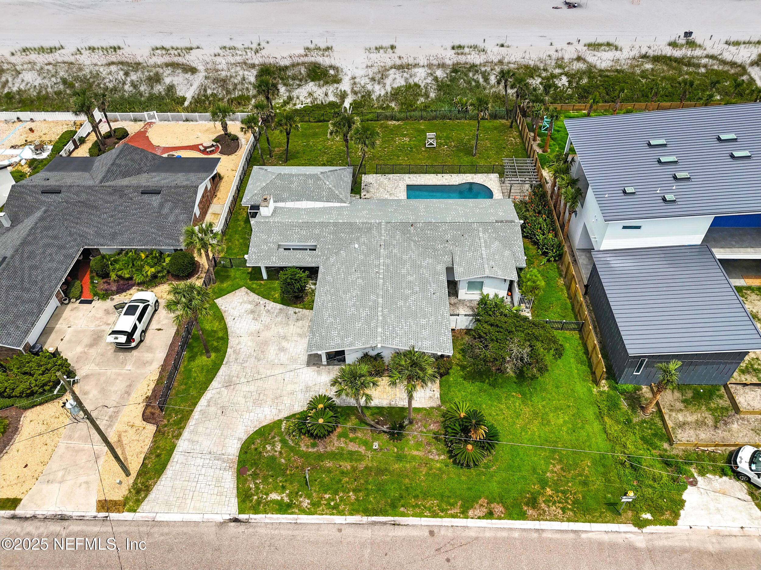 851 BEACH Avenue