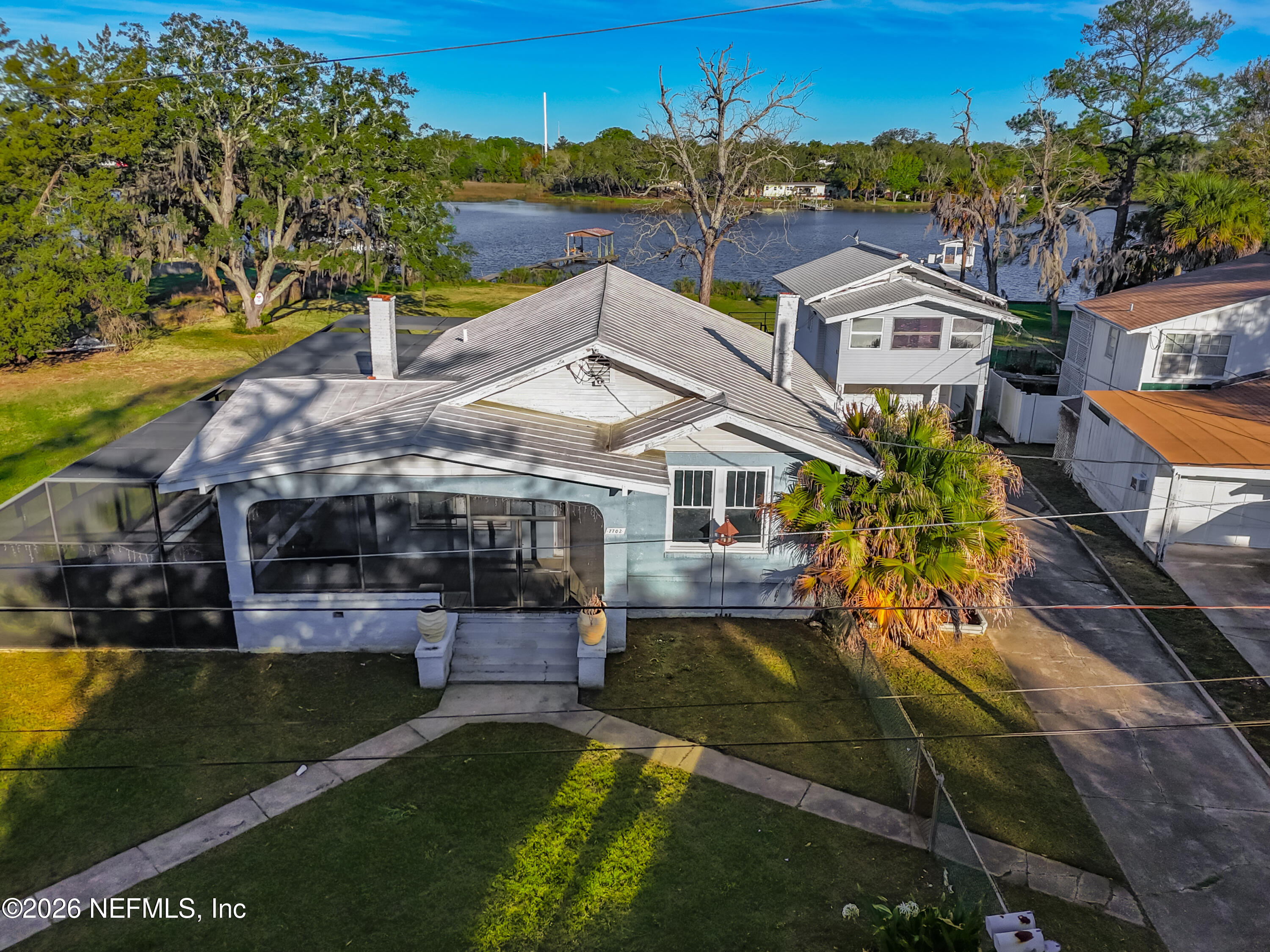 7702 N NORTH SHORE Drive