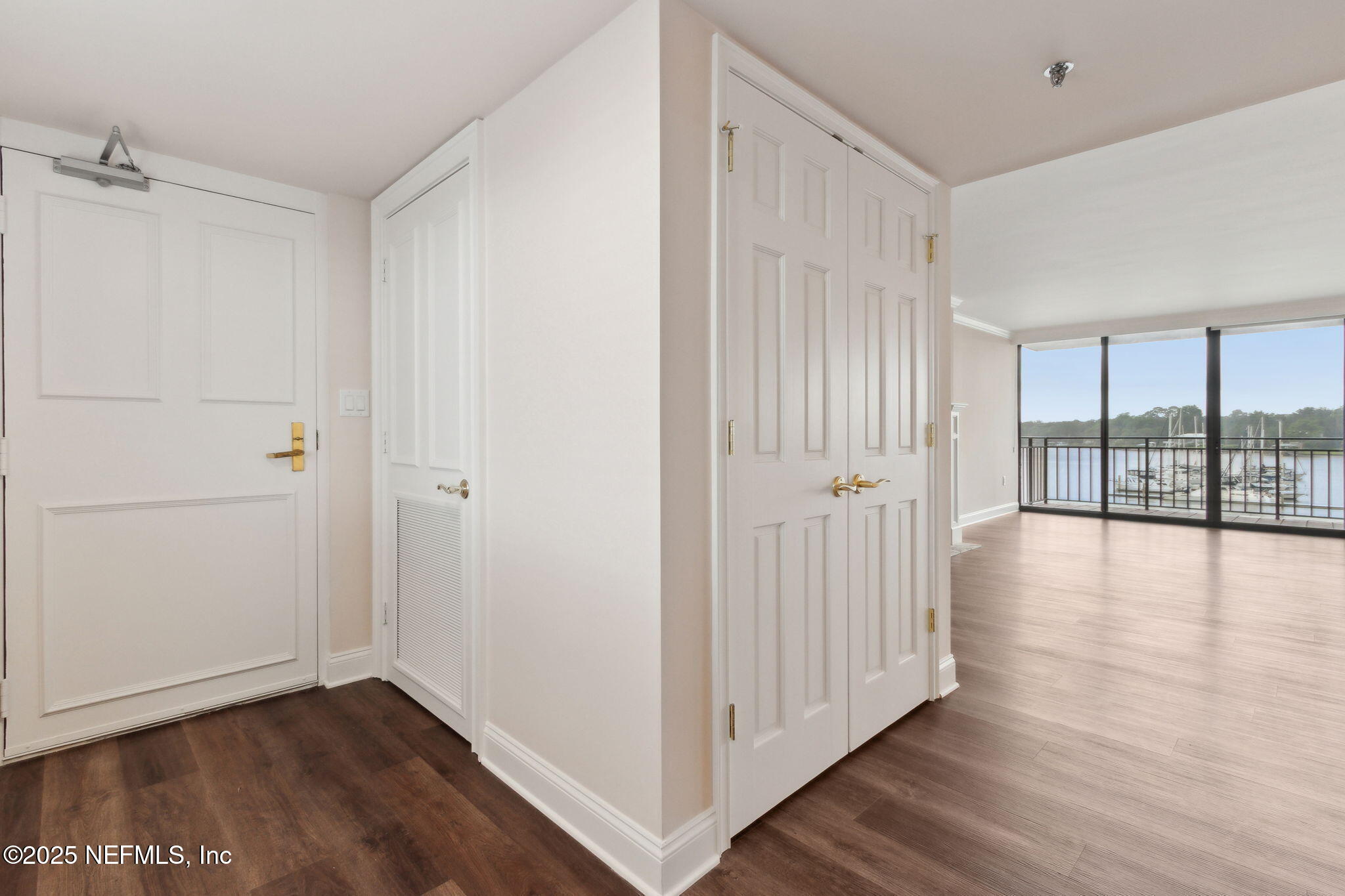 4401 LAKESIDE Drive 404