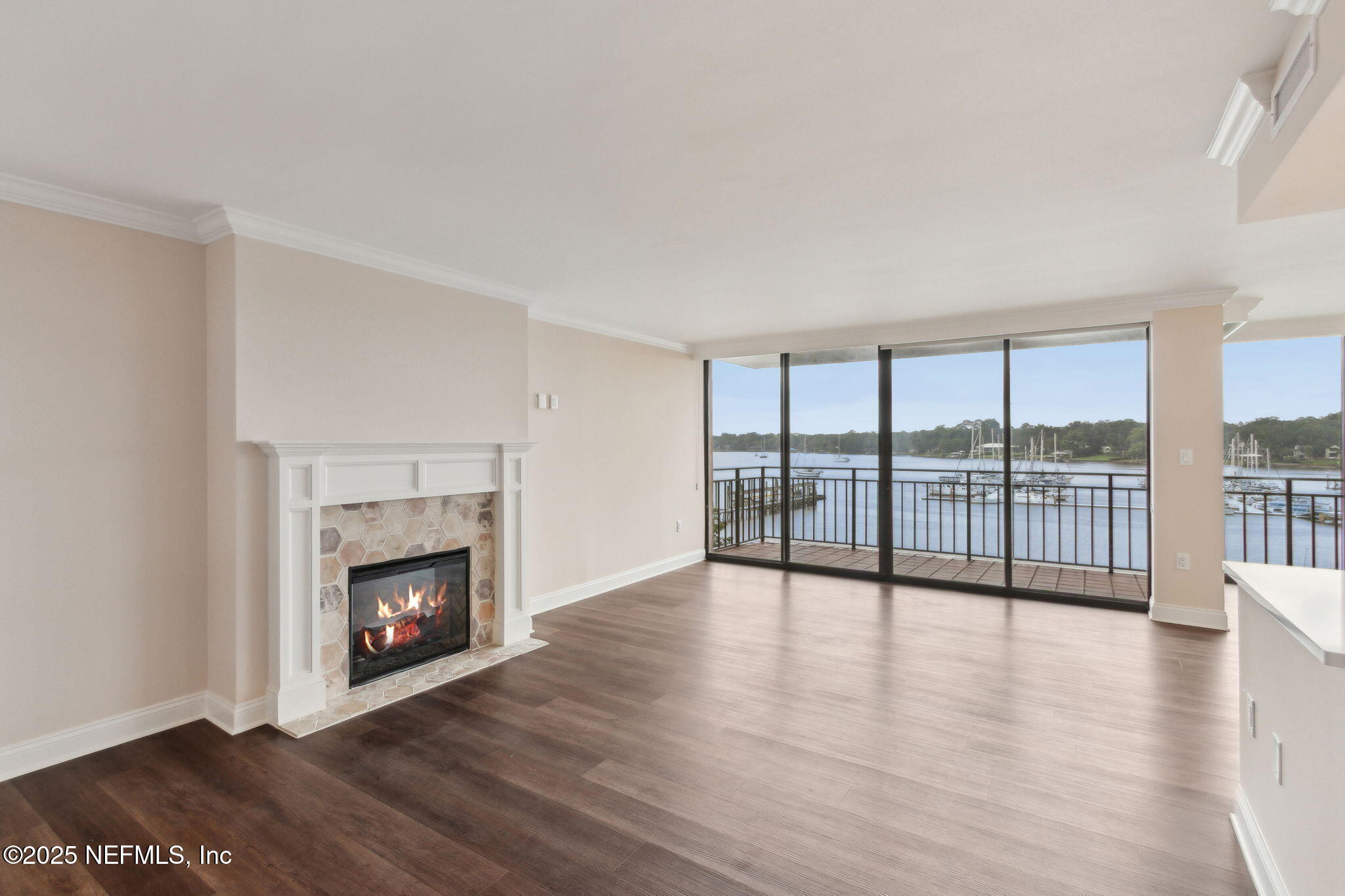 4401 LAKESIDE Drive 404
