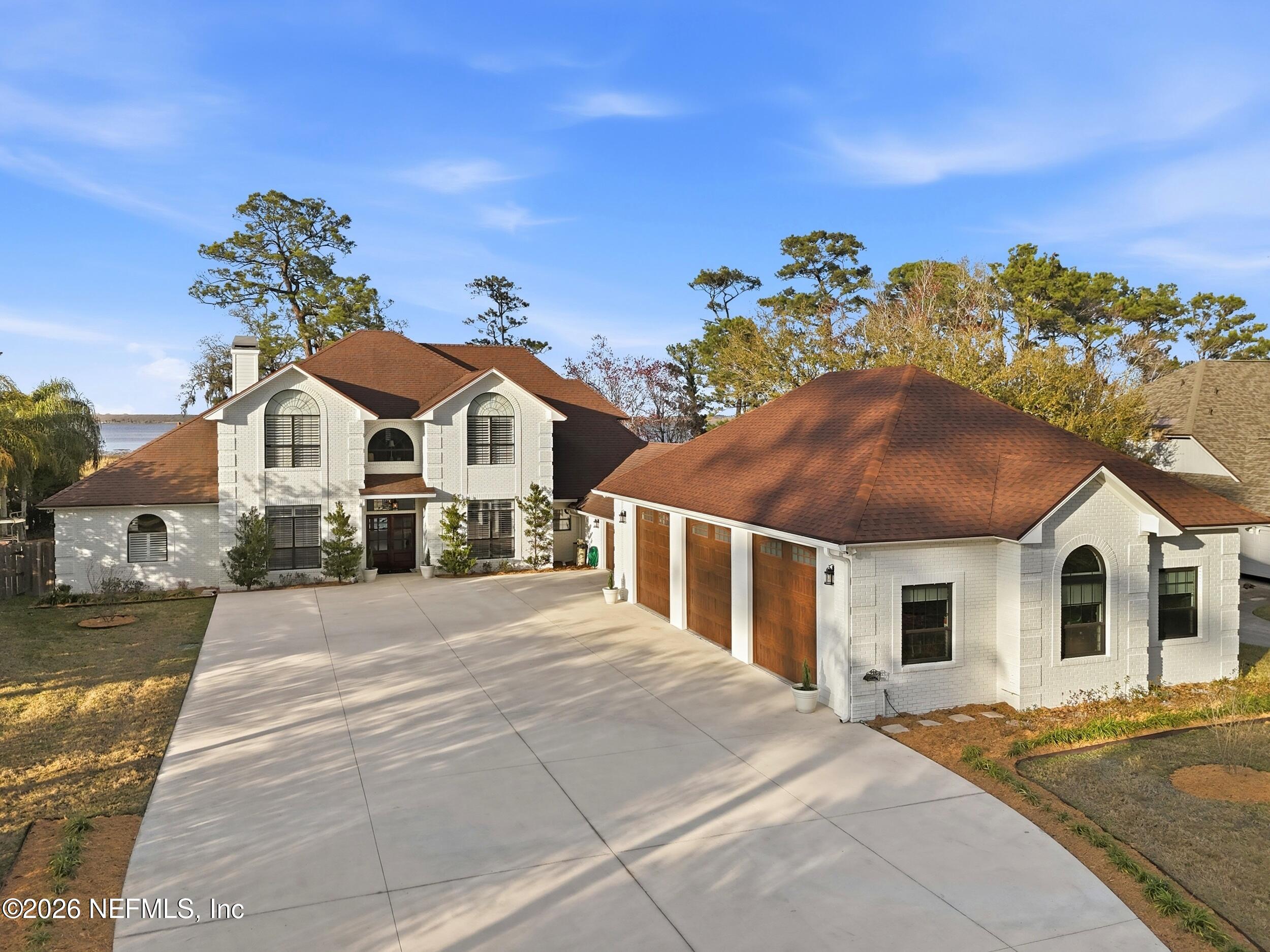 6285 WHISPERING OAKS Drive N