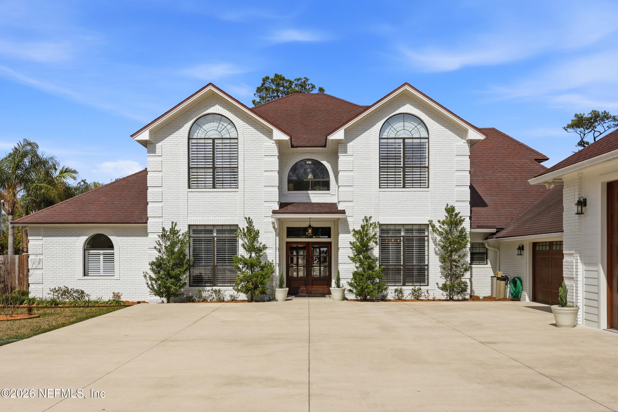 6285 WHISPERING OAKS Drive N