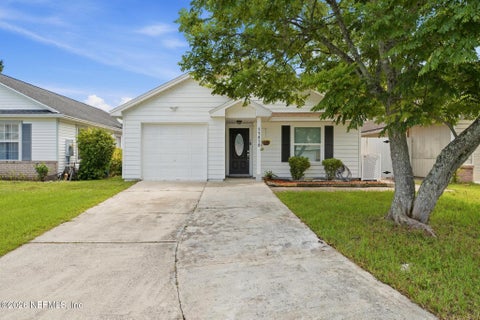 Photo of 11479 MANDARIN GLEN Circle W, Jacksonville, FL 32223 (MLS # 2165933)