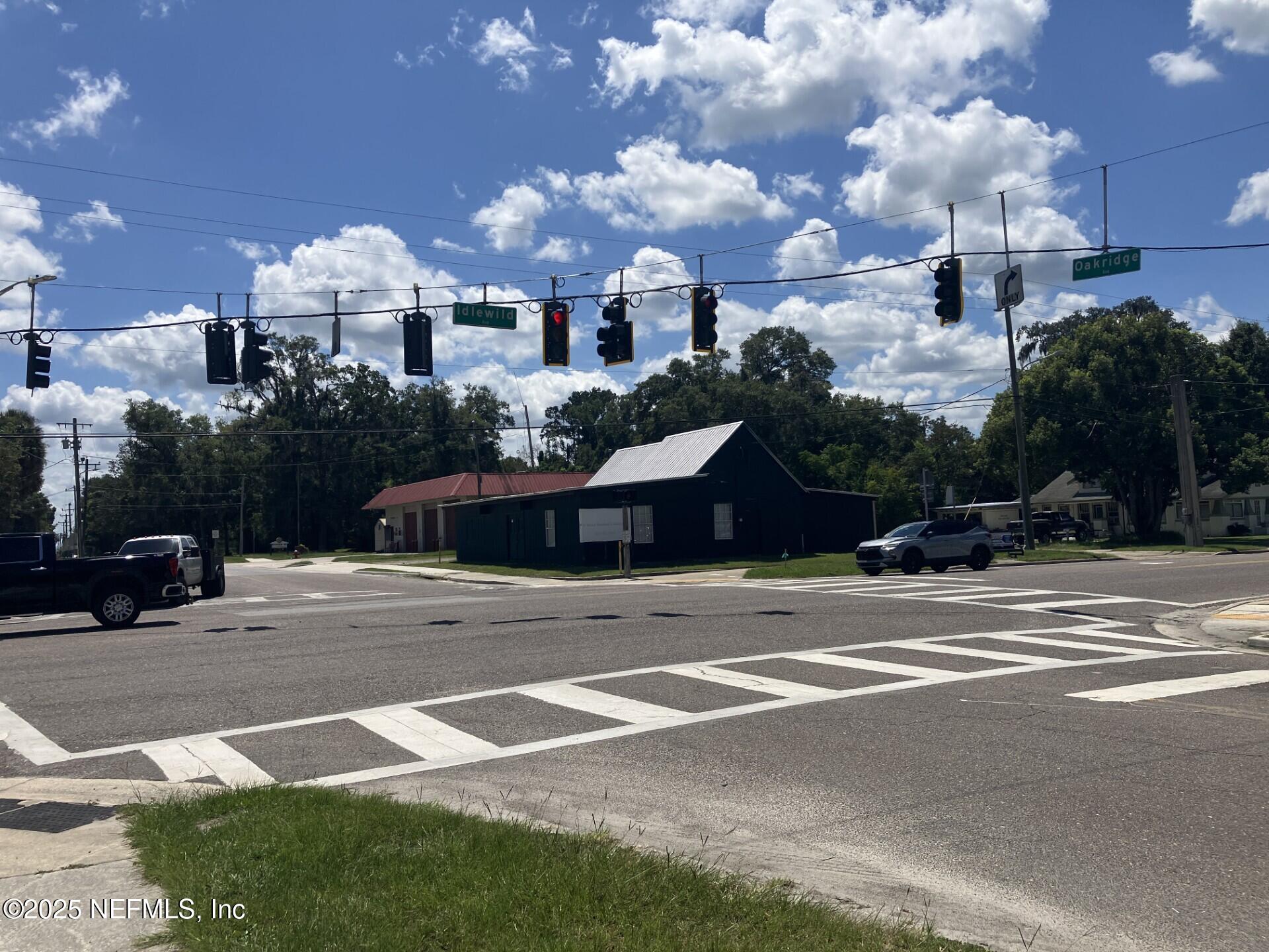 206 S OAKRIDGE Avenue