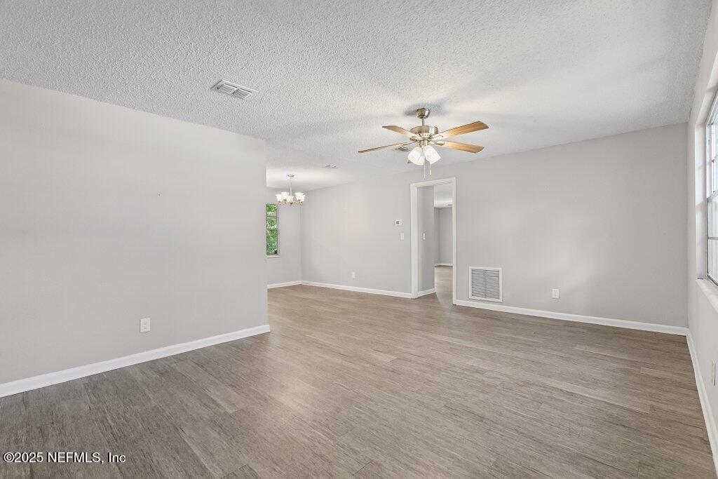 489 CLERMONT Avenue S