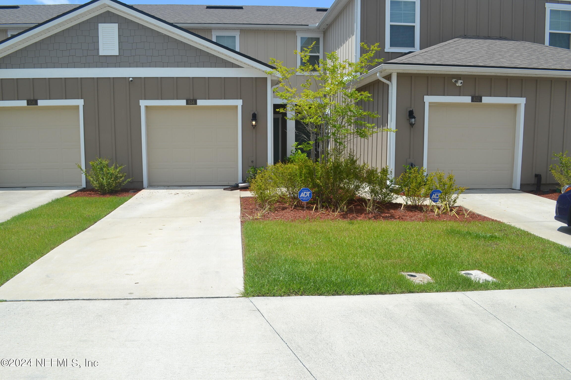 View Jacksonville, FL 32218 townhome