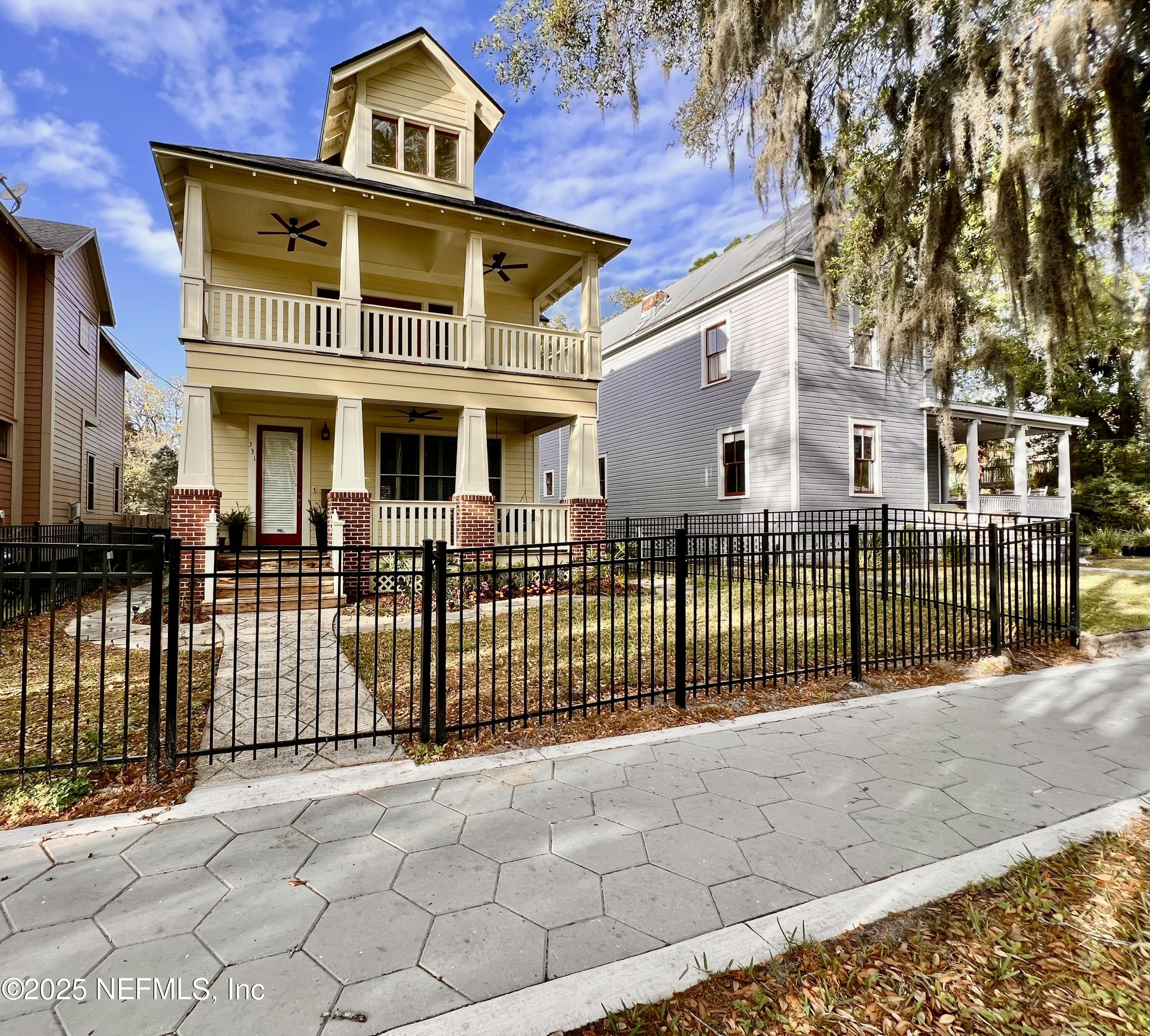 331 E 7TH Street